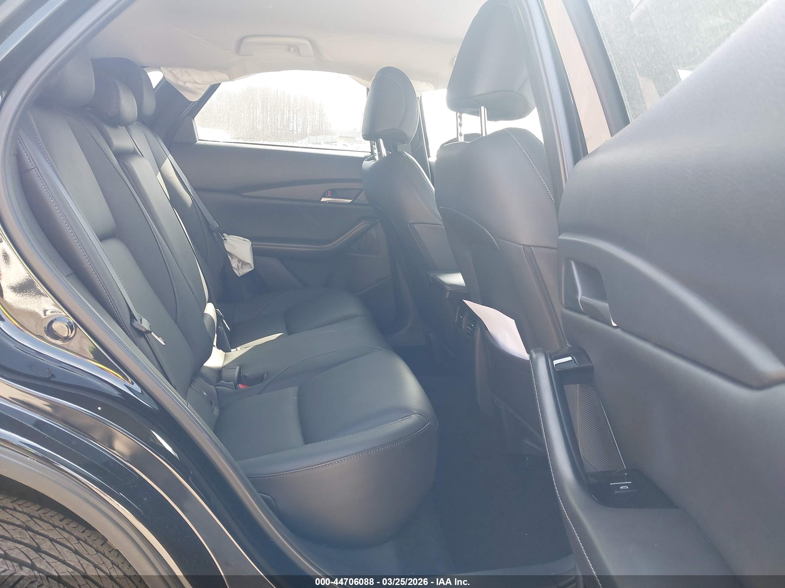 MAZDA CX-30 image 8