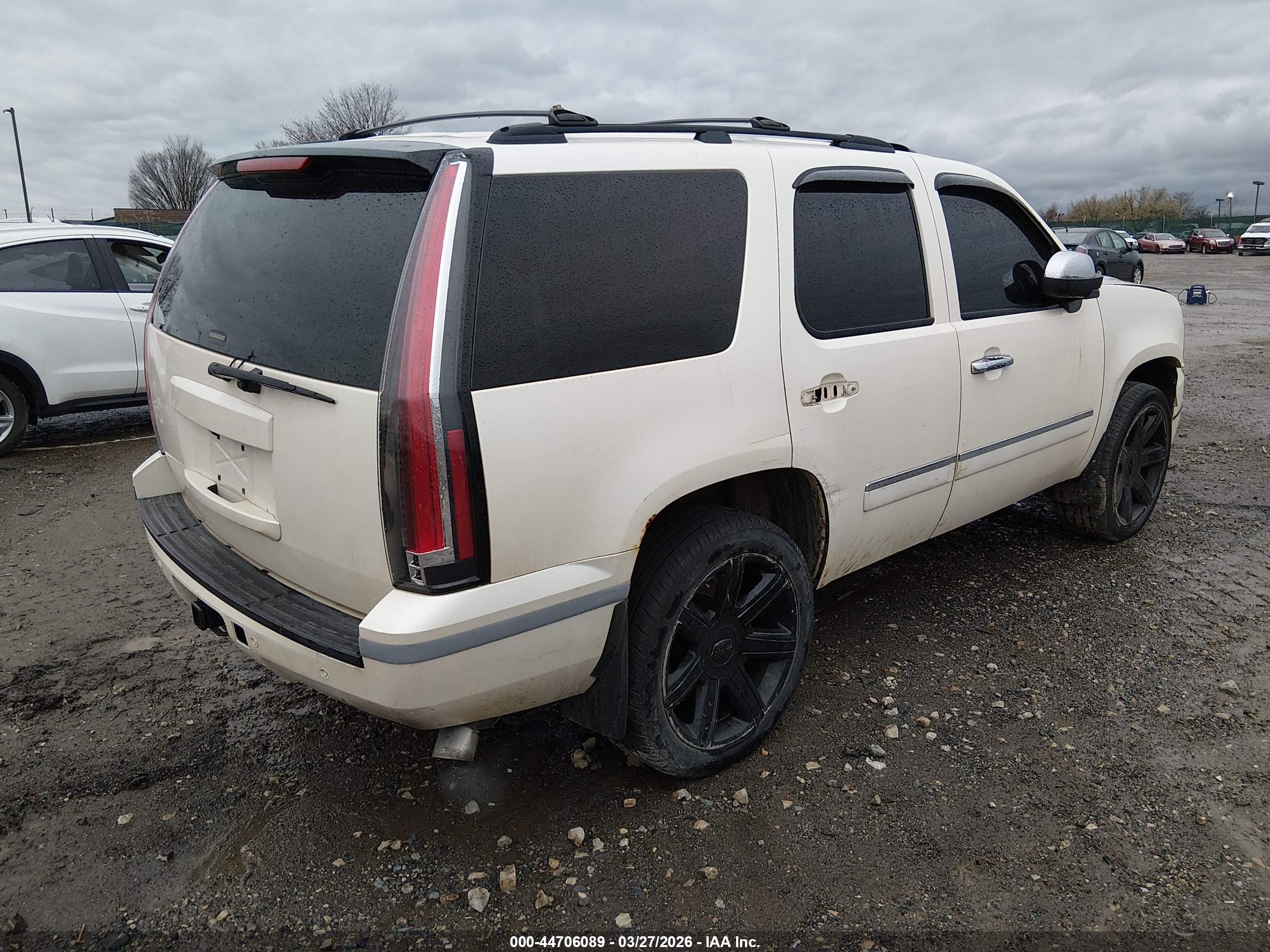GMC YUKON image 4