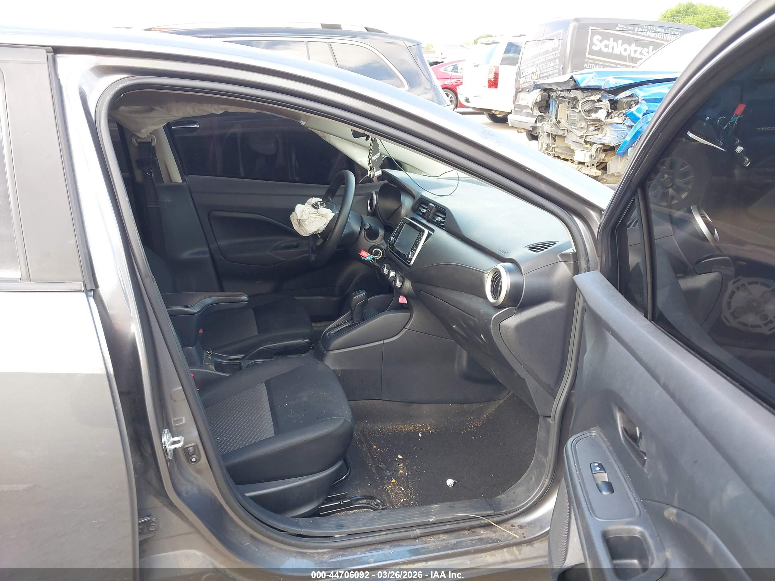 NISSAN VERSA image 5