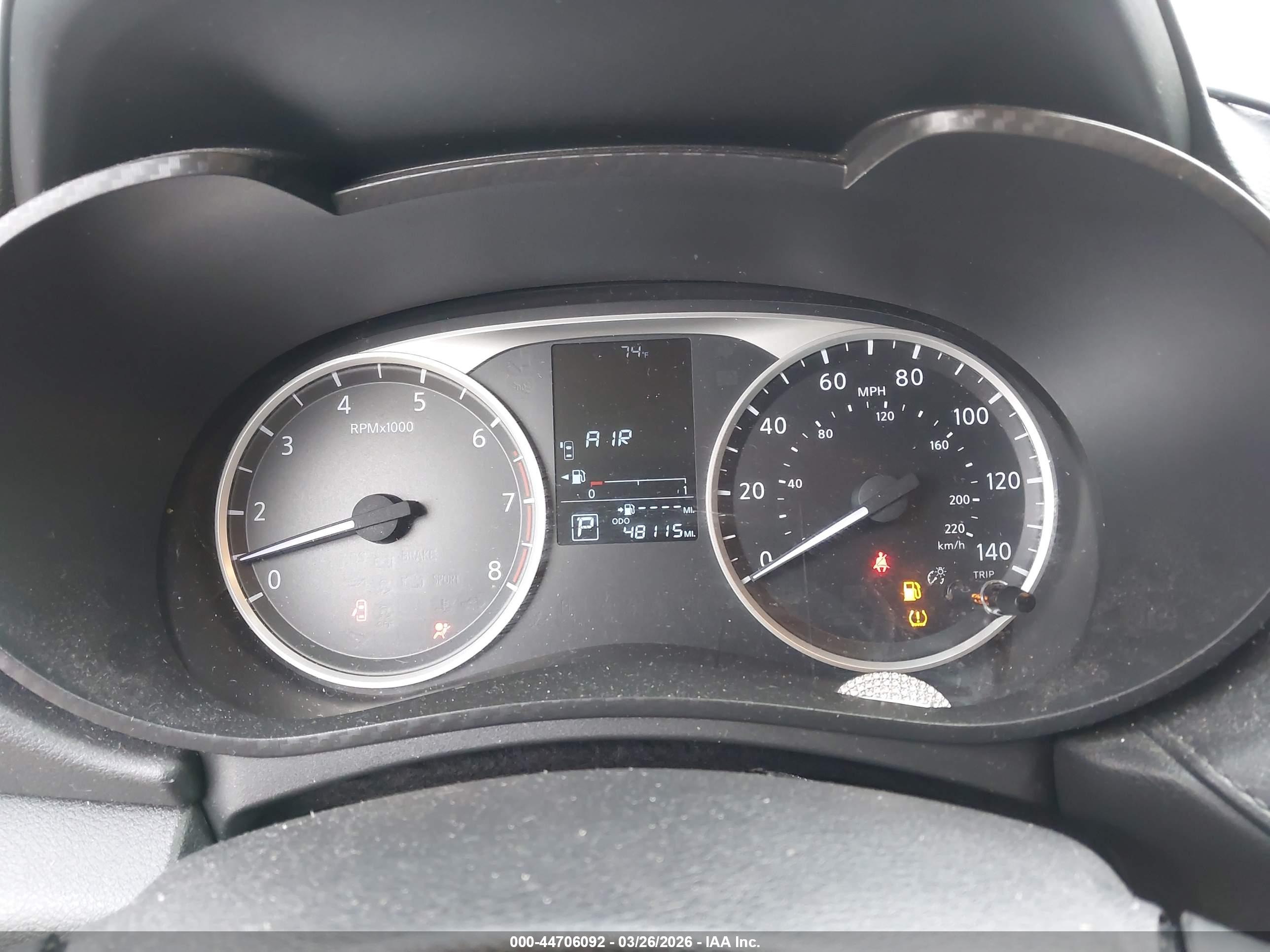 NISSAN VERSA image 7