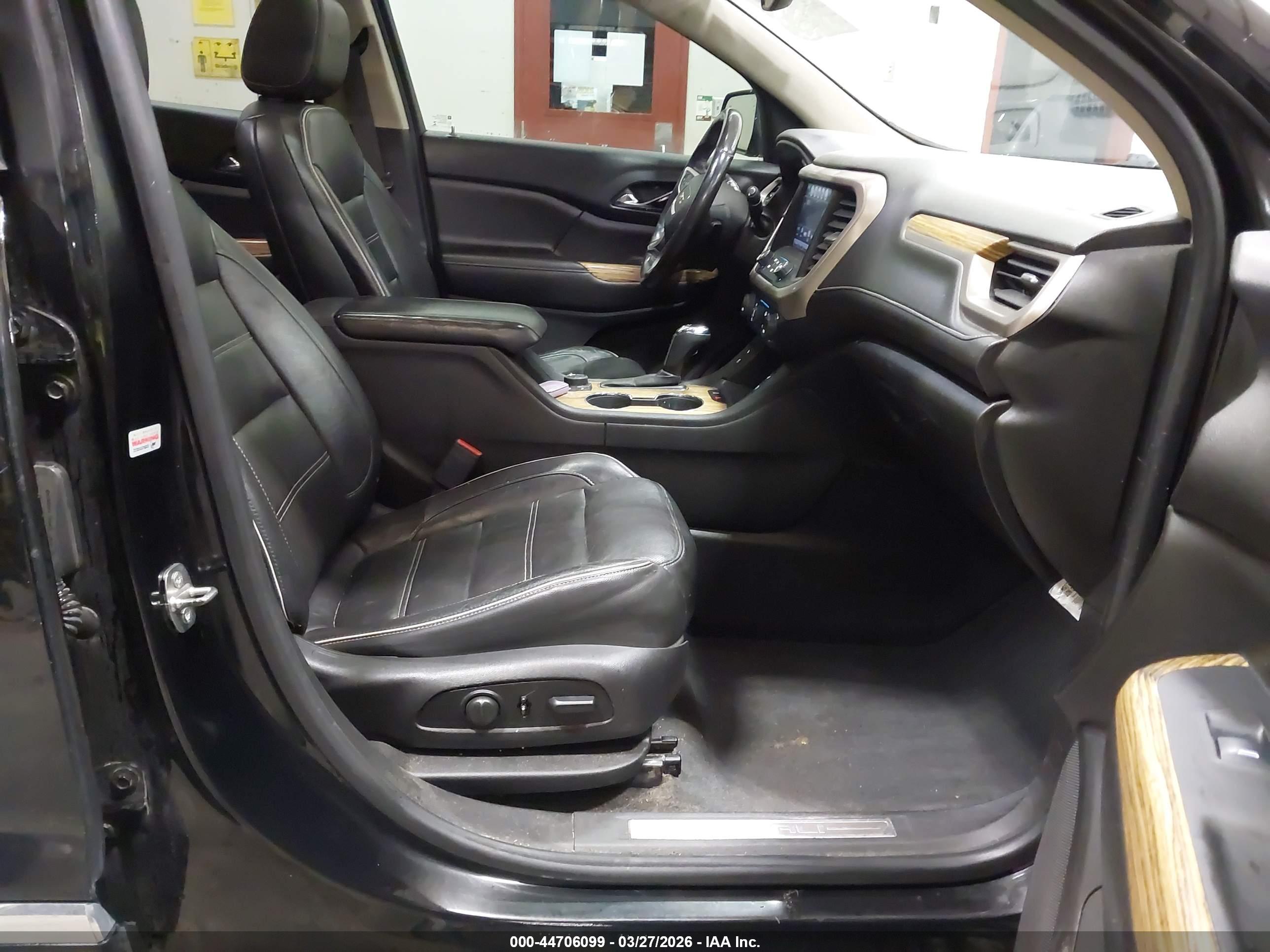 GMC ACADIA image 5