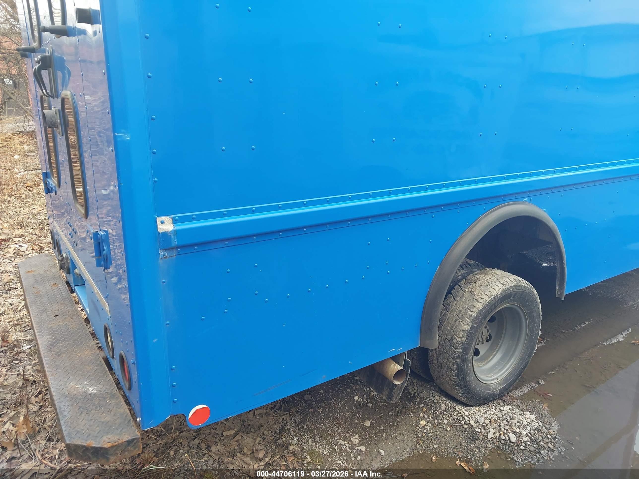 FORD E-350 image 4