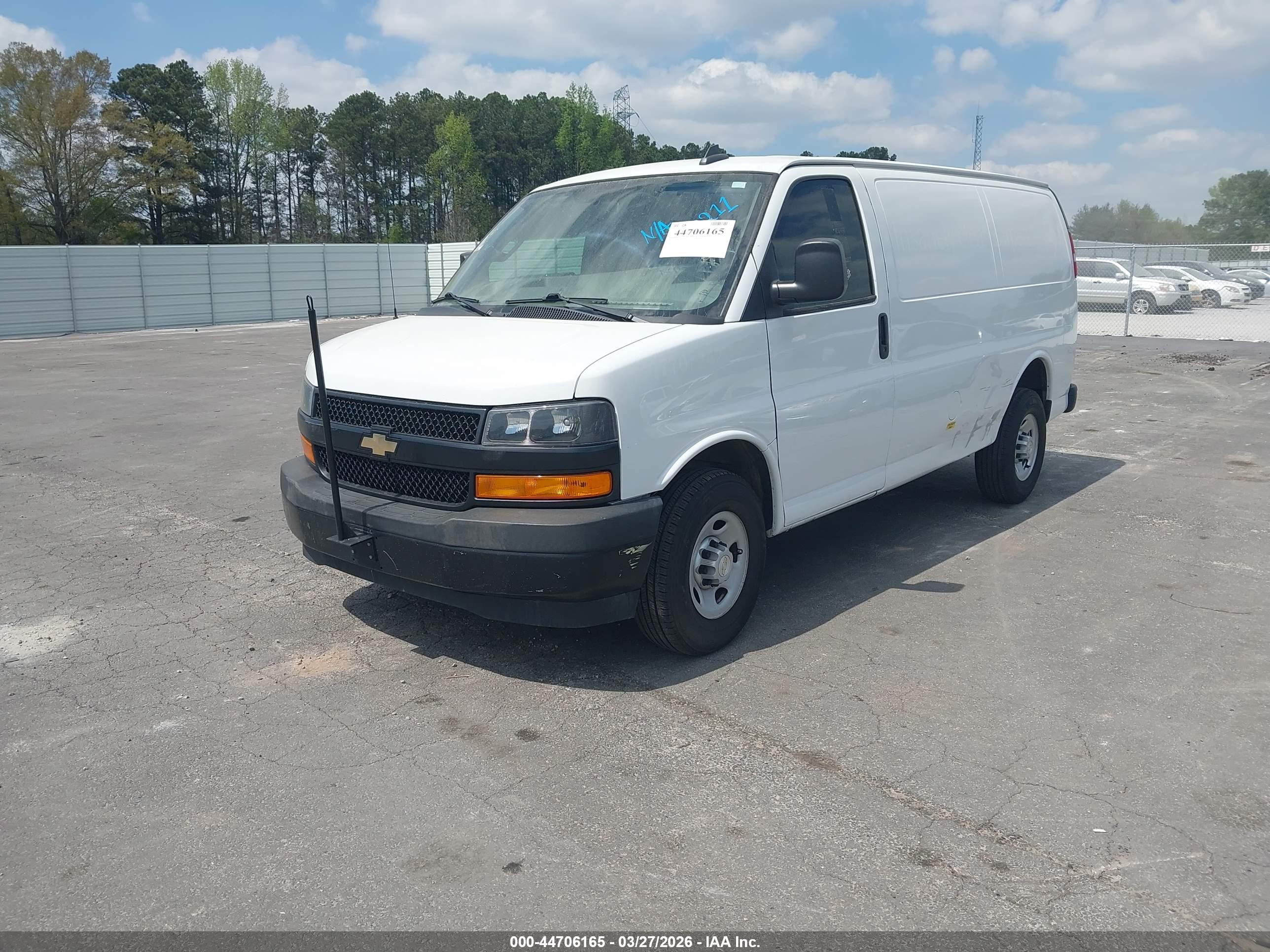 CHEVROLET EXPRESS image 2