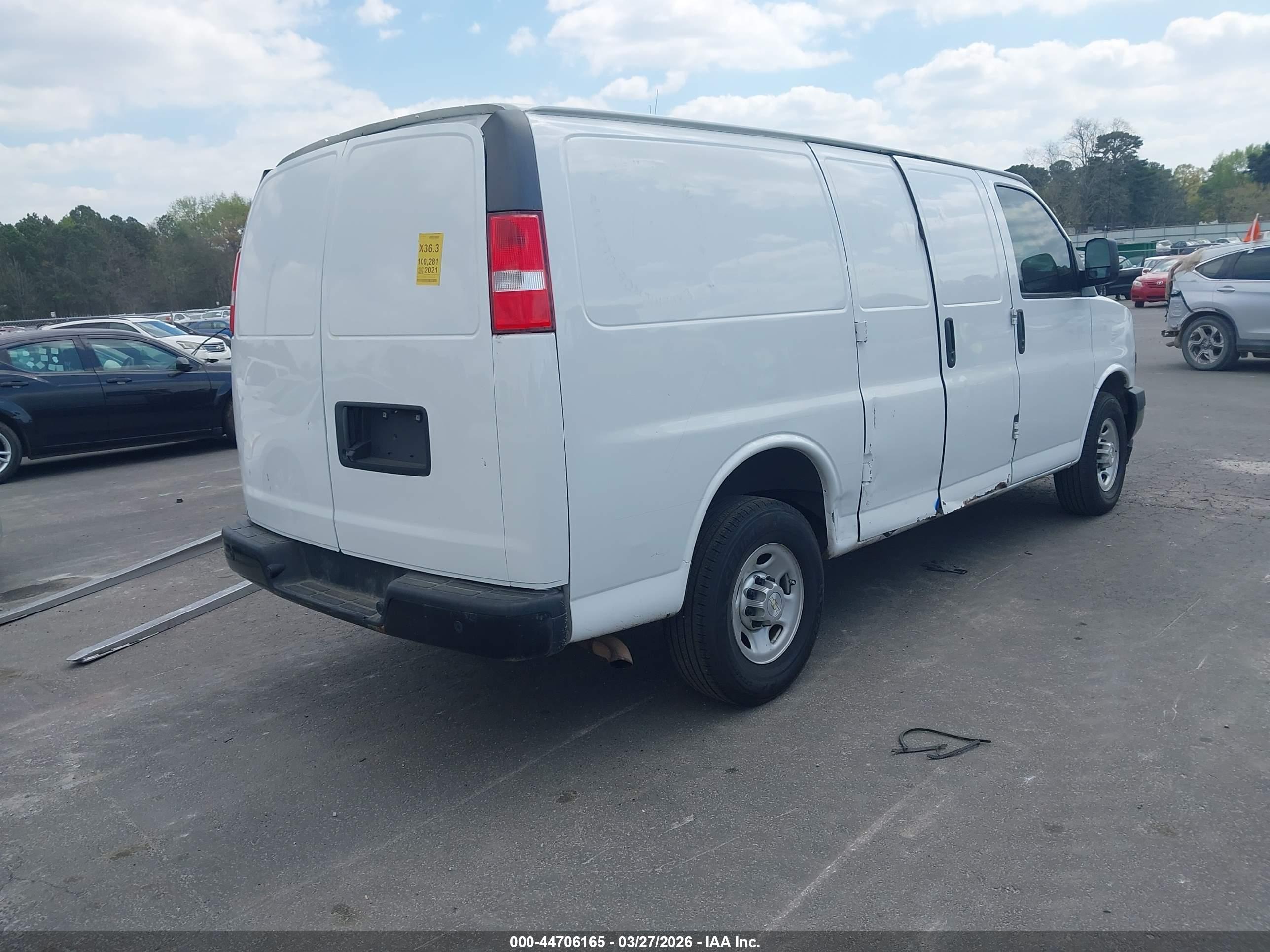 CHEVROLET EXPRESS image 4
