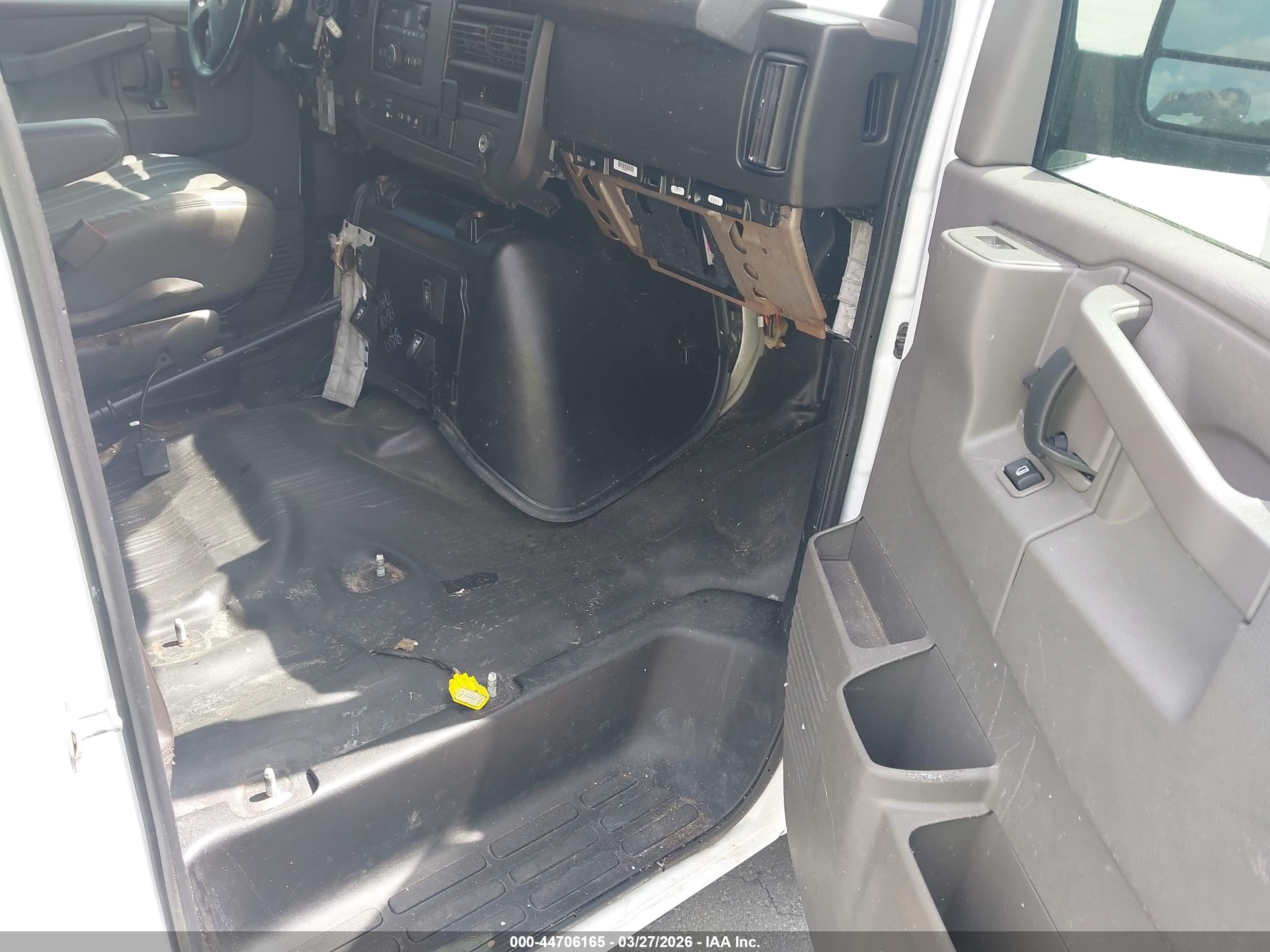 CHEVROLET EXPRESS image 5