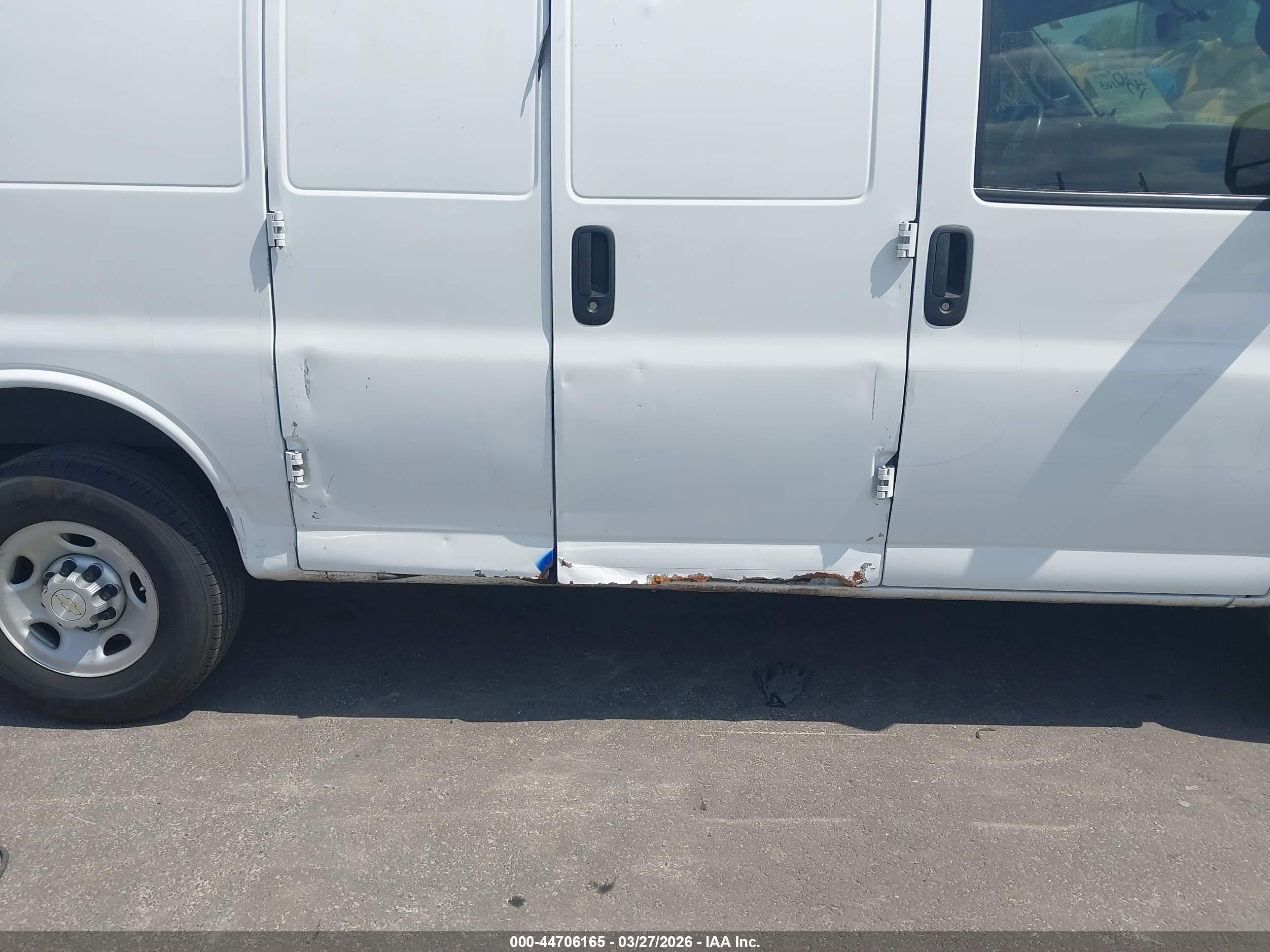 CHEVROLET EXPRESS image 6