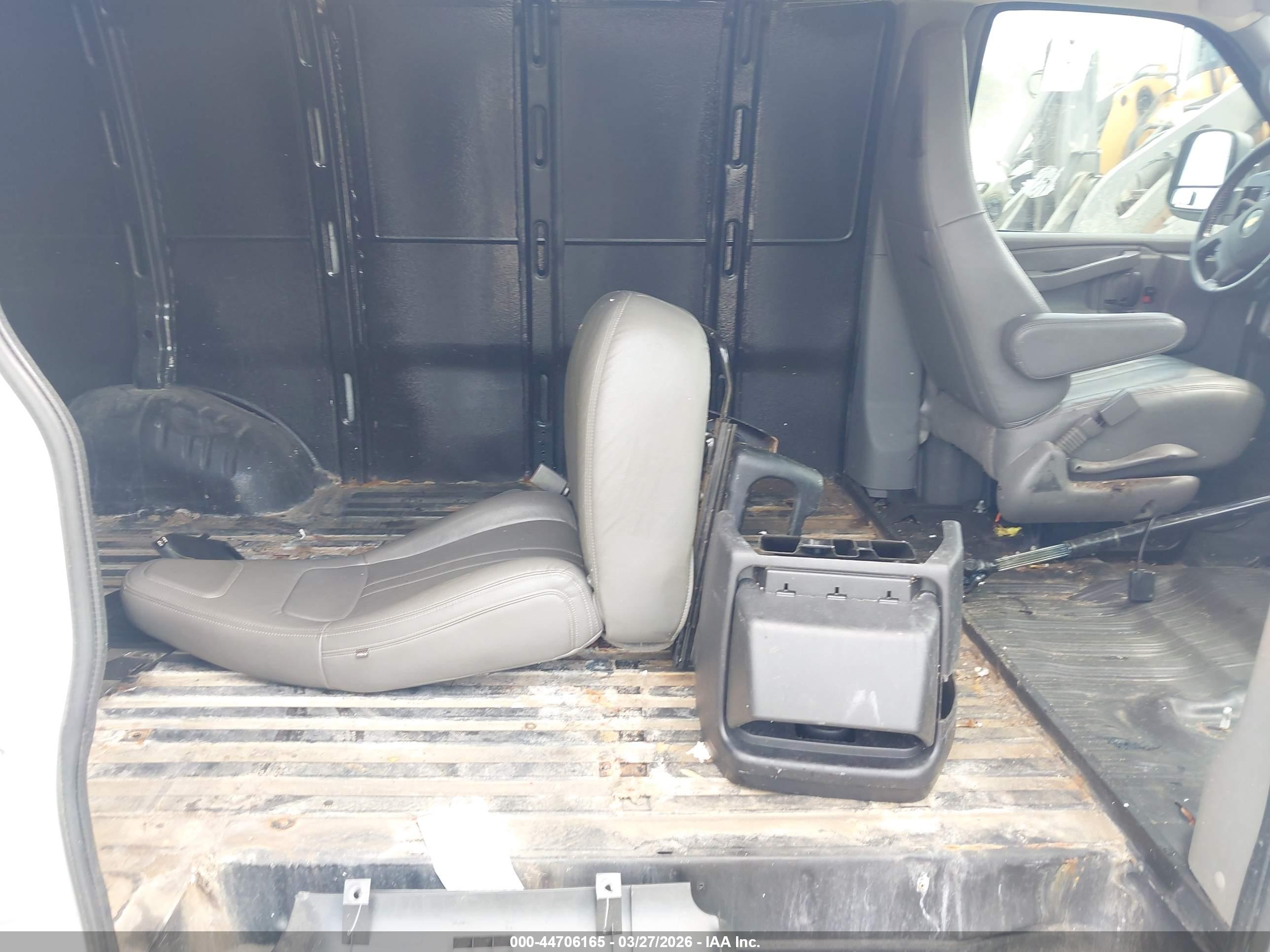 CHEVROLET EXPRESS image 8