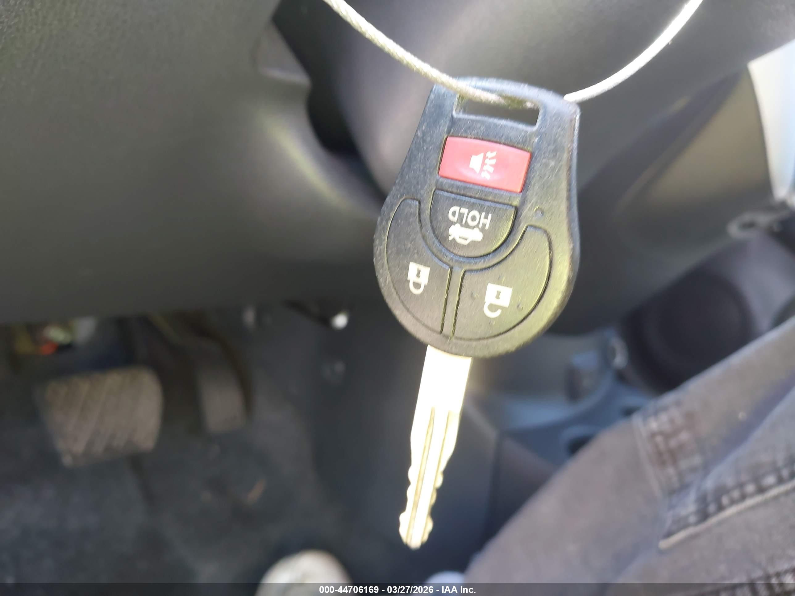 NISSAN VERSA image 11