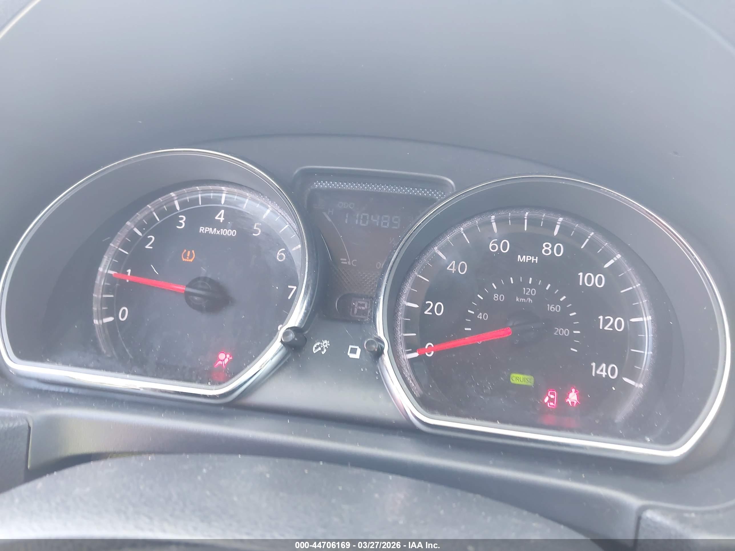 NISSAN VERSA image 7