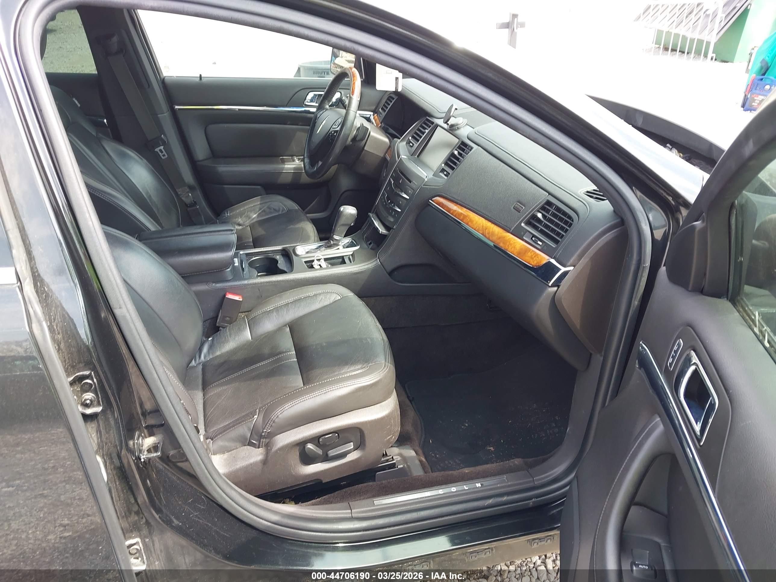 LINCOLN MKS image 5