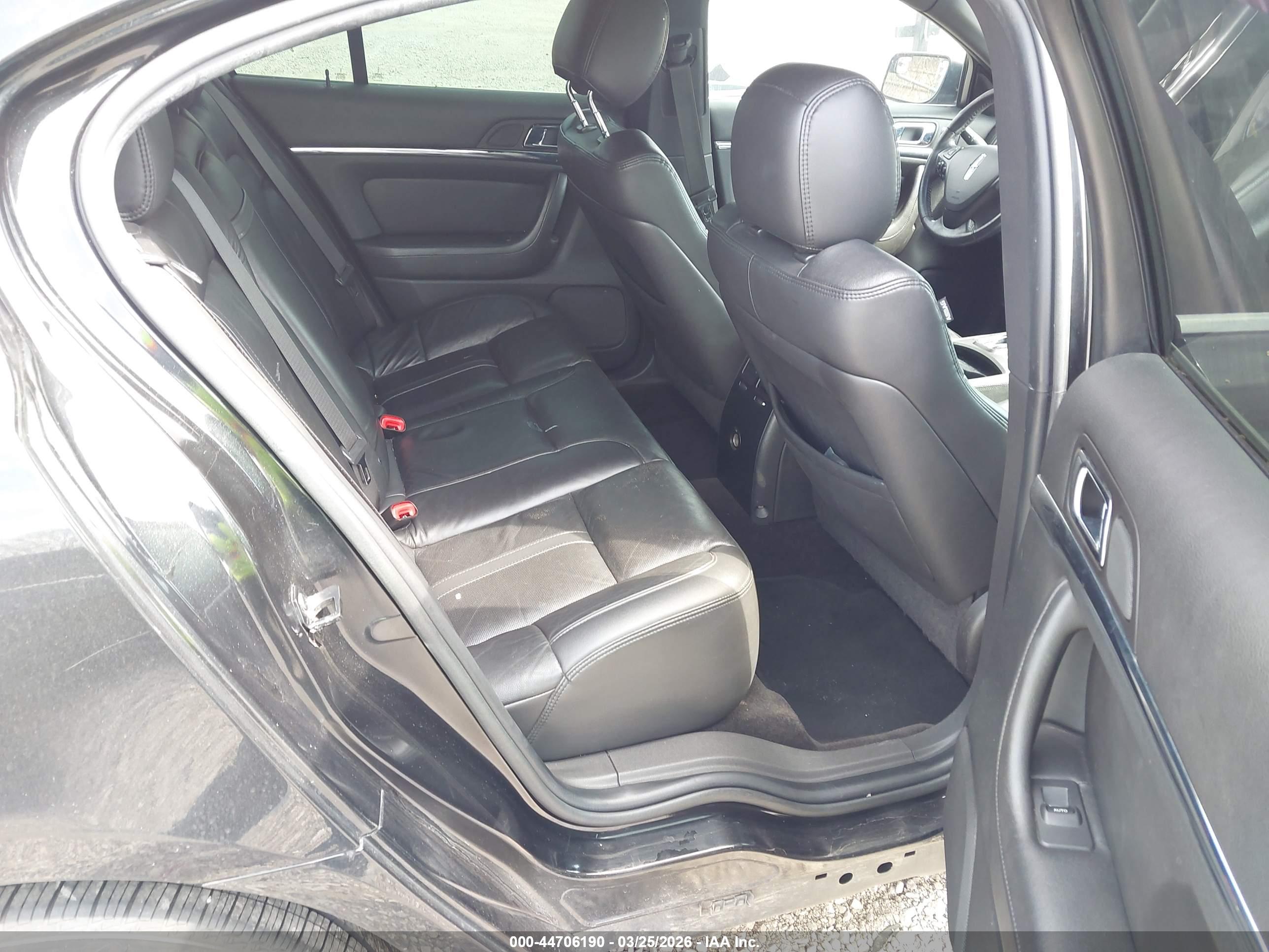 LINCOLN MKS image 8
