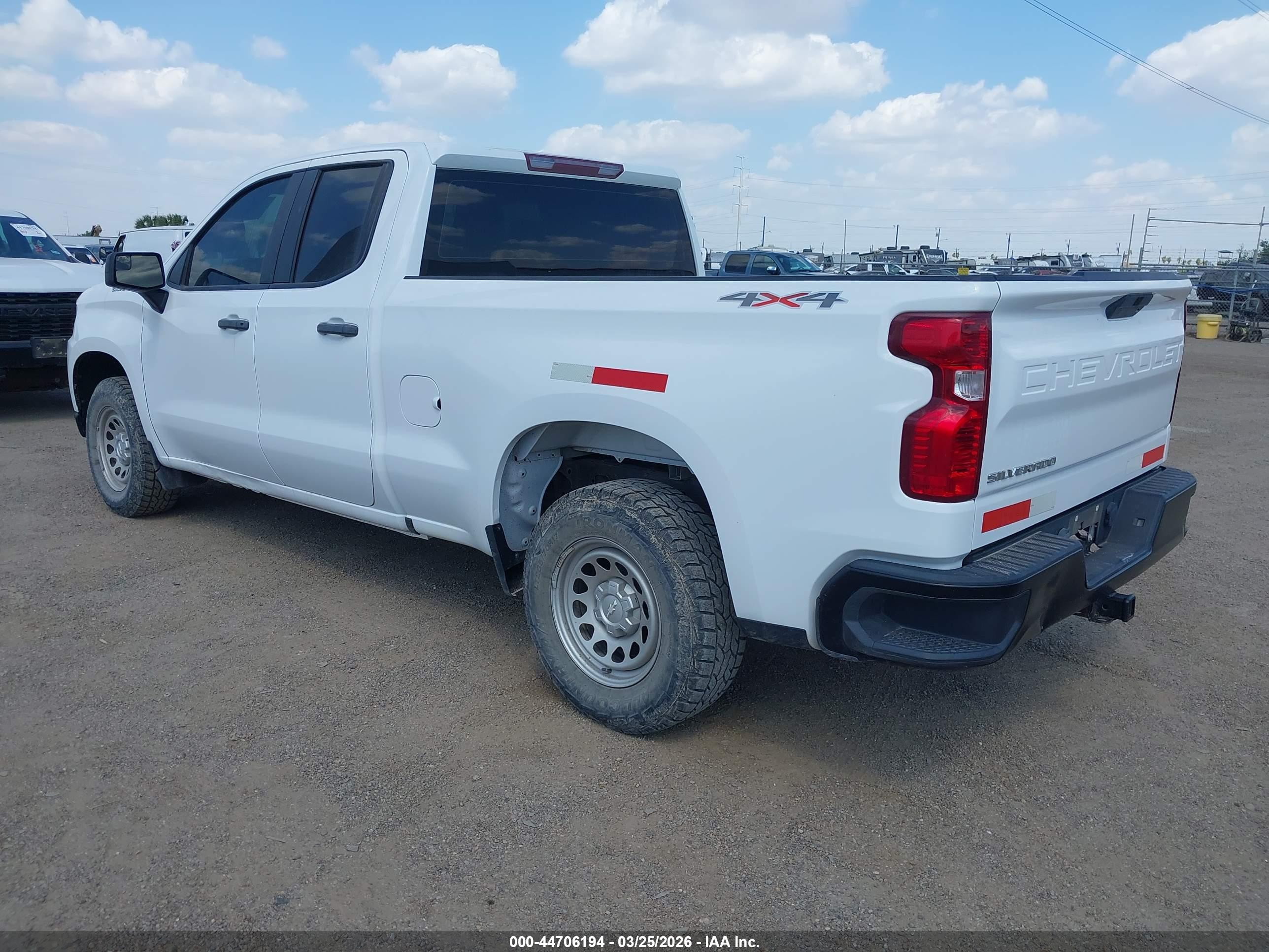 CHEVROLET SILVERADO image 3
