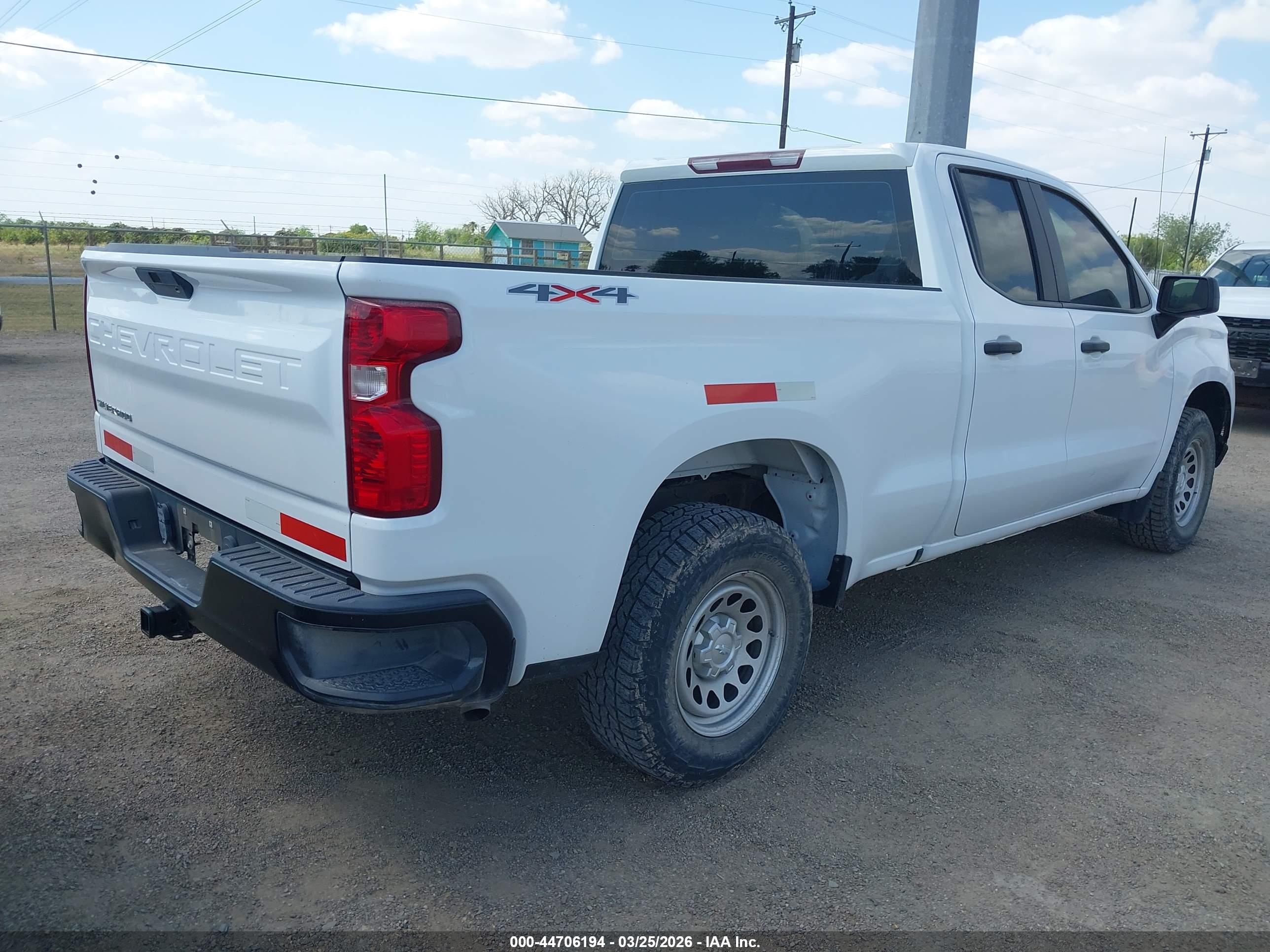 CHEVROLET SILVERADO image 4