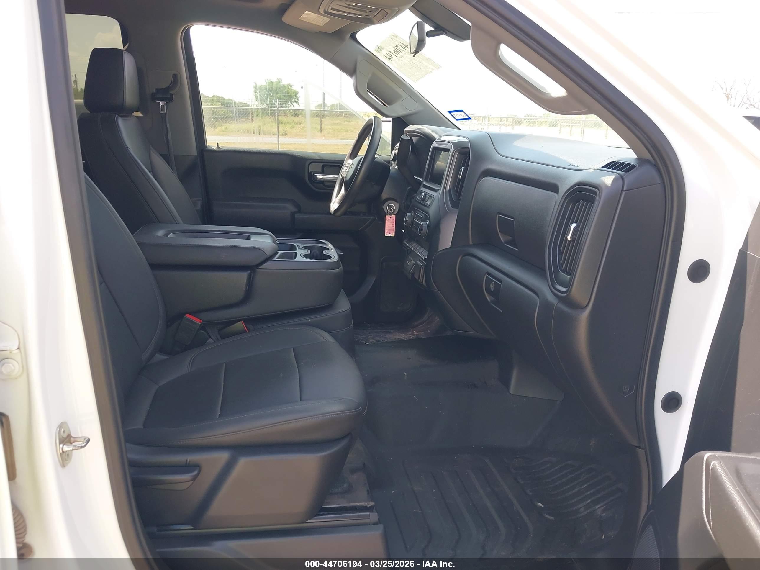 CHEVROLET SILVERADO image 5