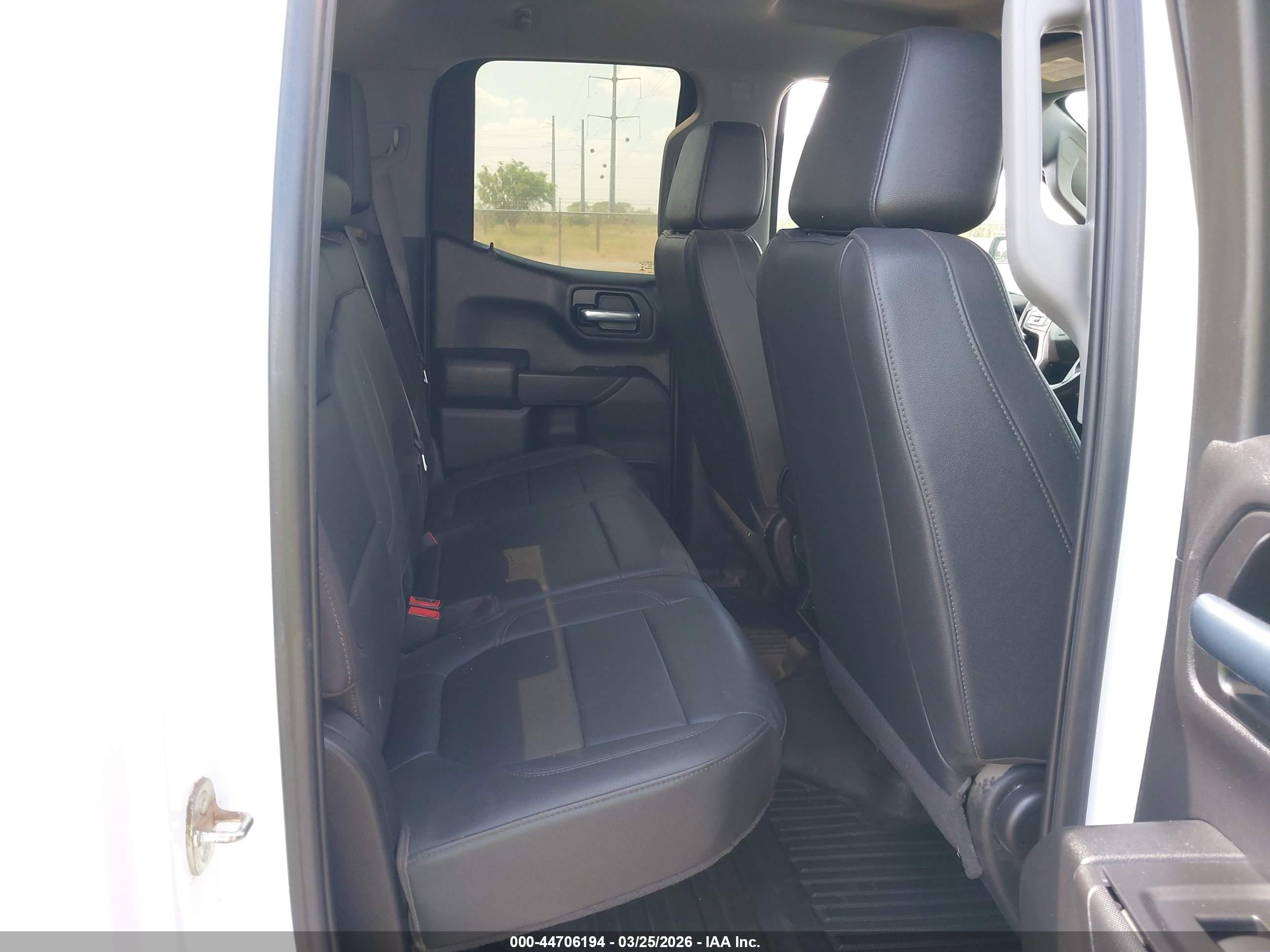 CHEVROLET SILVERADO image 8