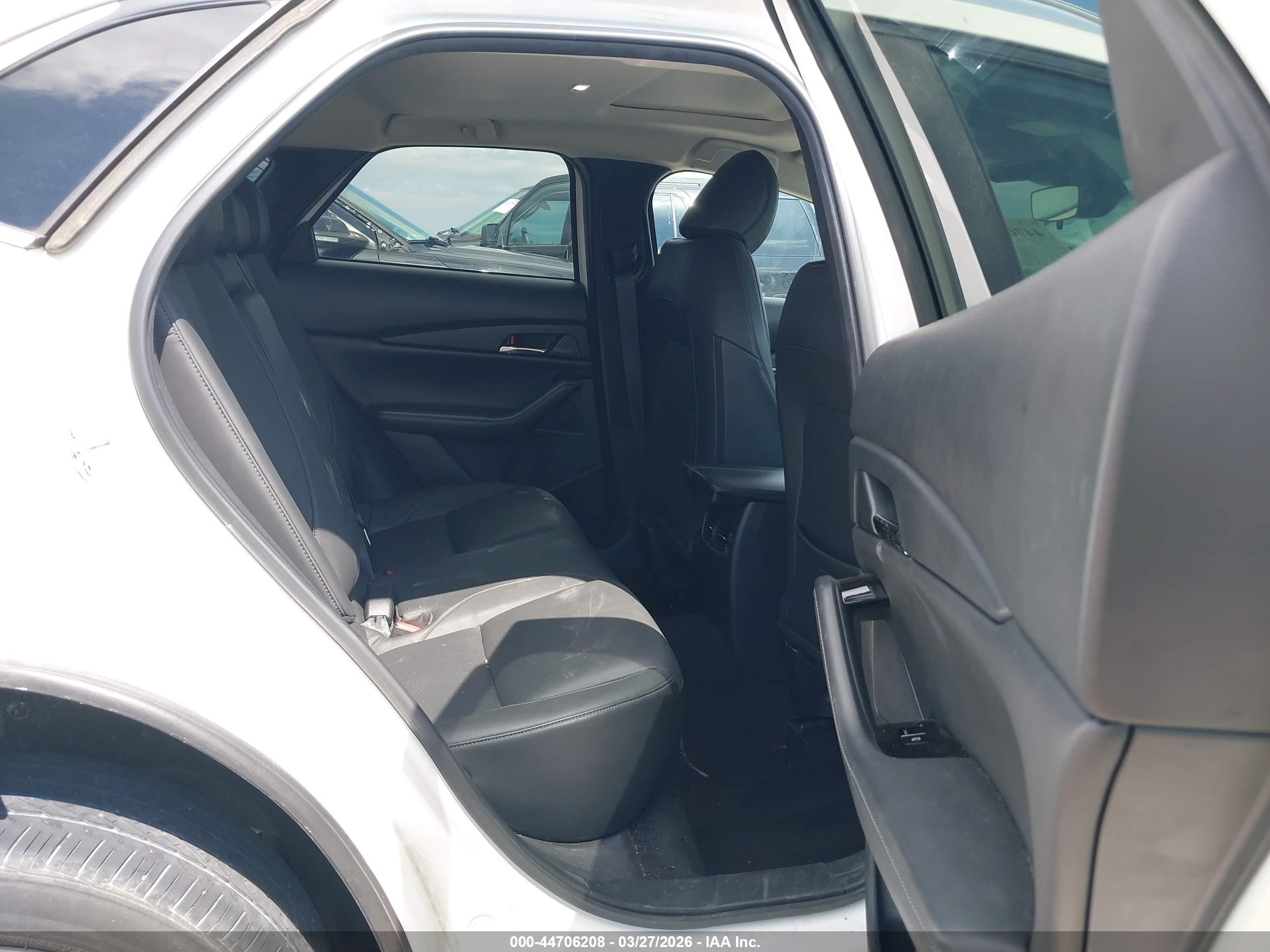 MAZDA CX-30 image 8