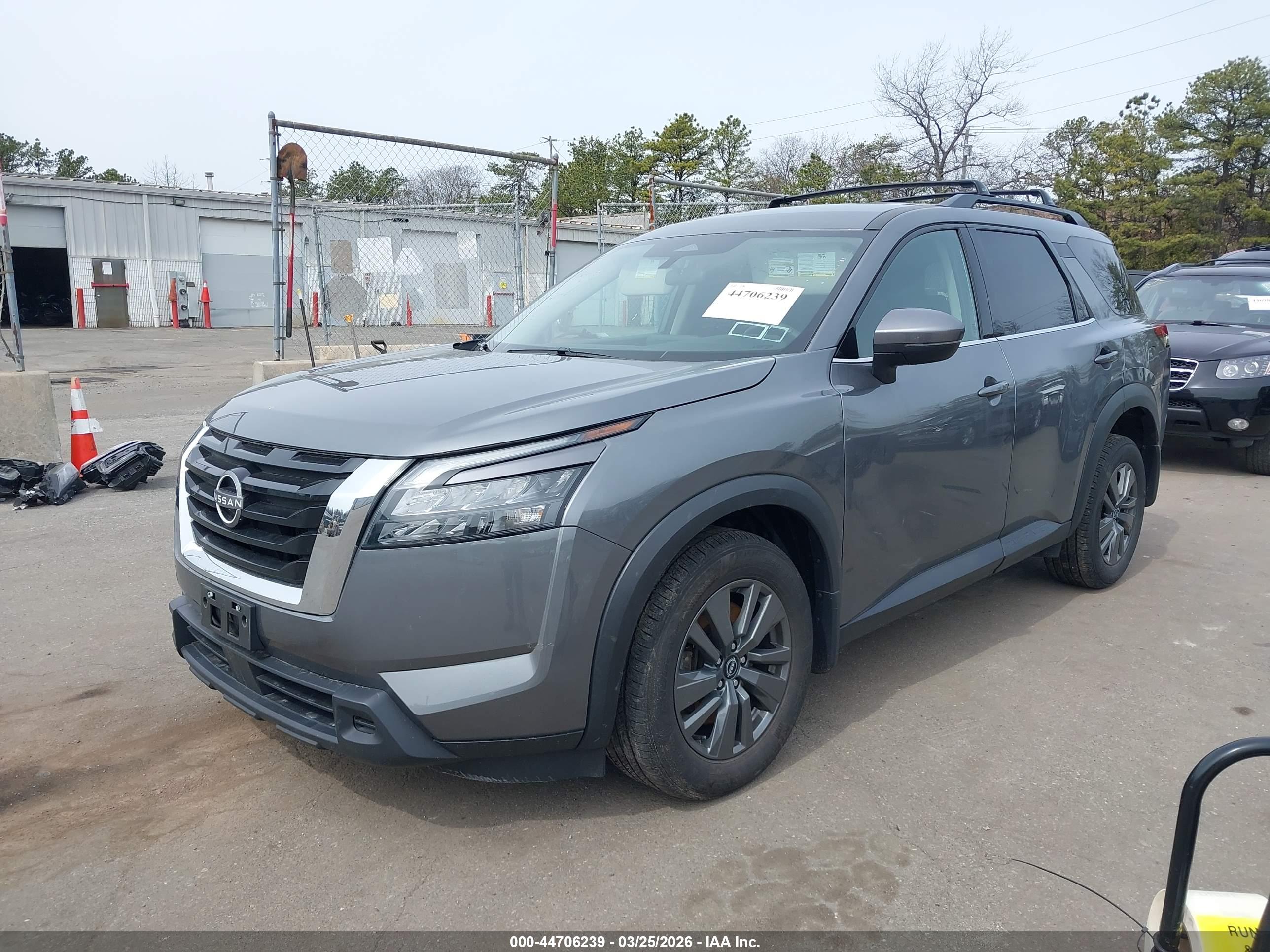 NISSAN PATHFINDER image 2