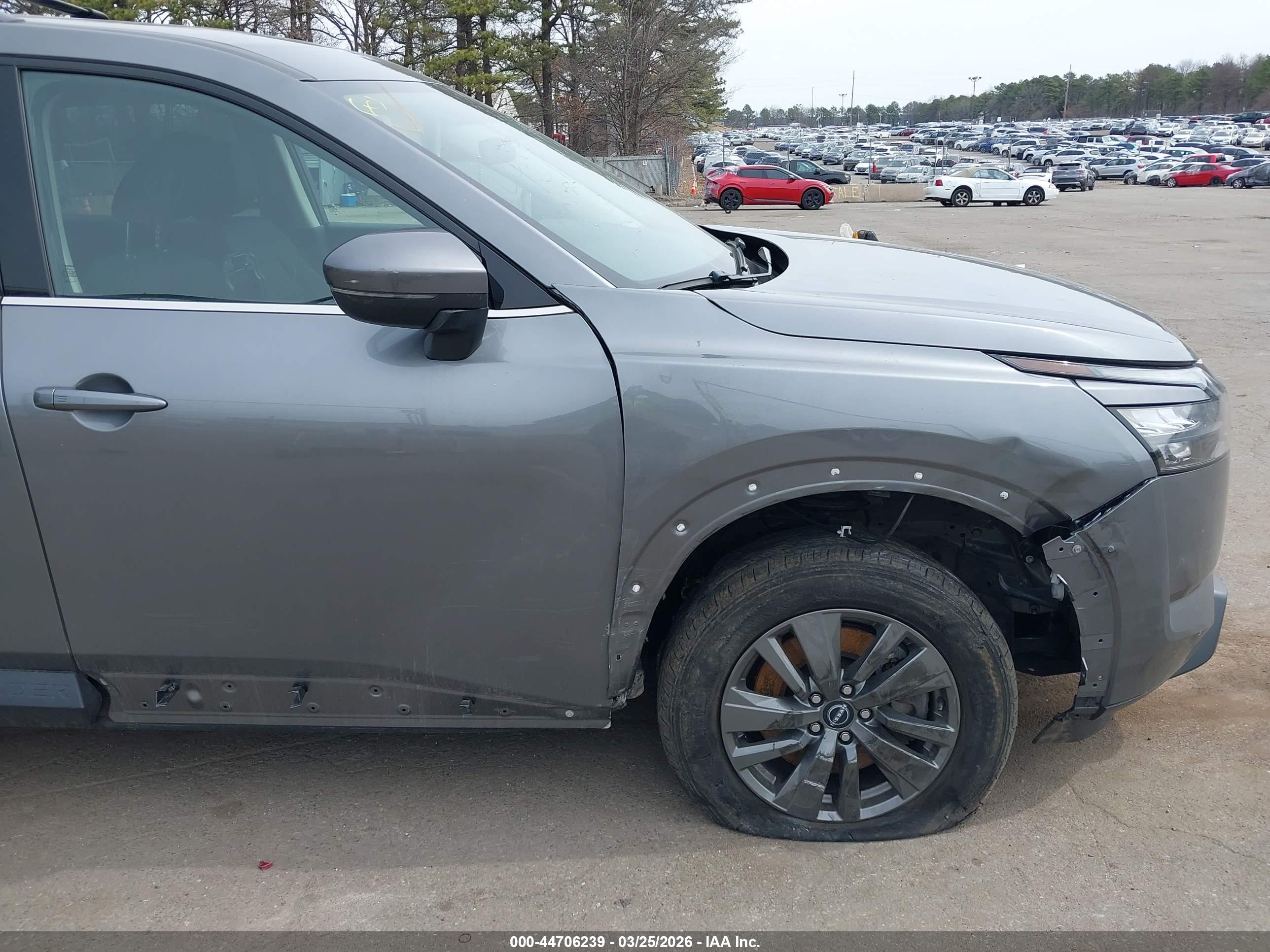 NISSAN PATHFINDER image 6