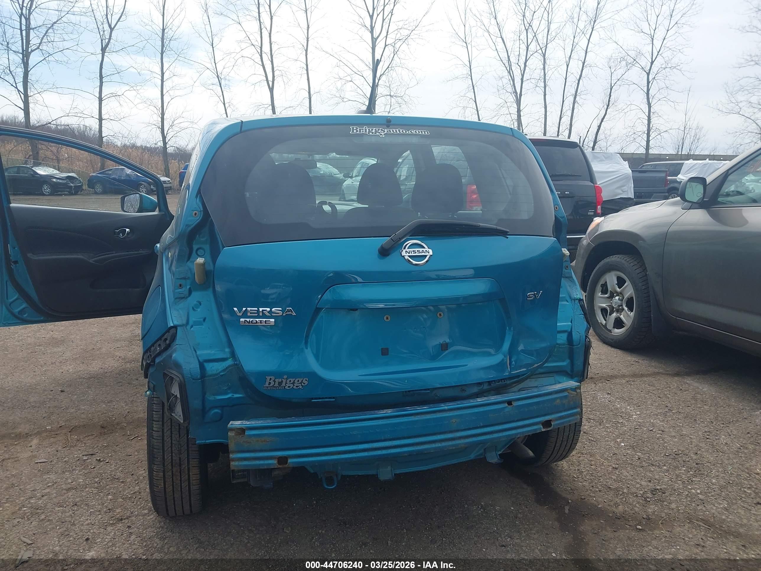 NISSAN VERSA image 6