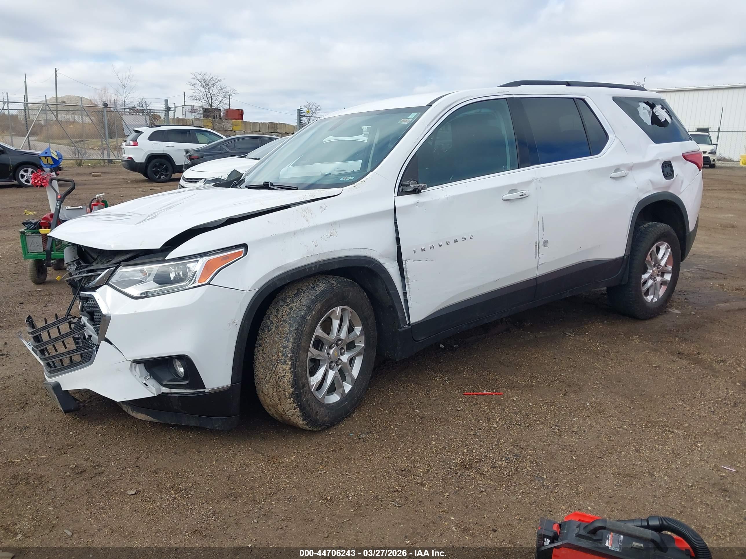 CHEVROLET TRAVERSE image 2