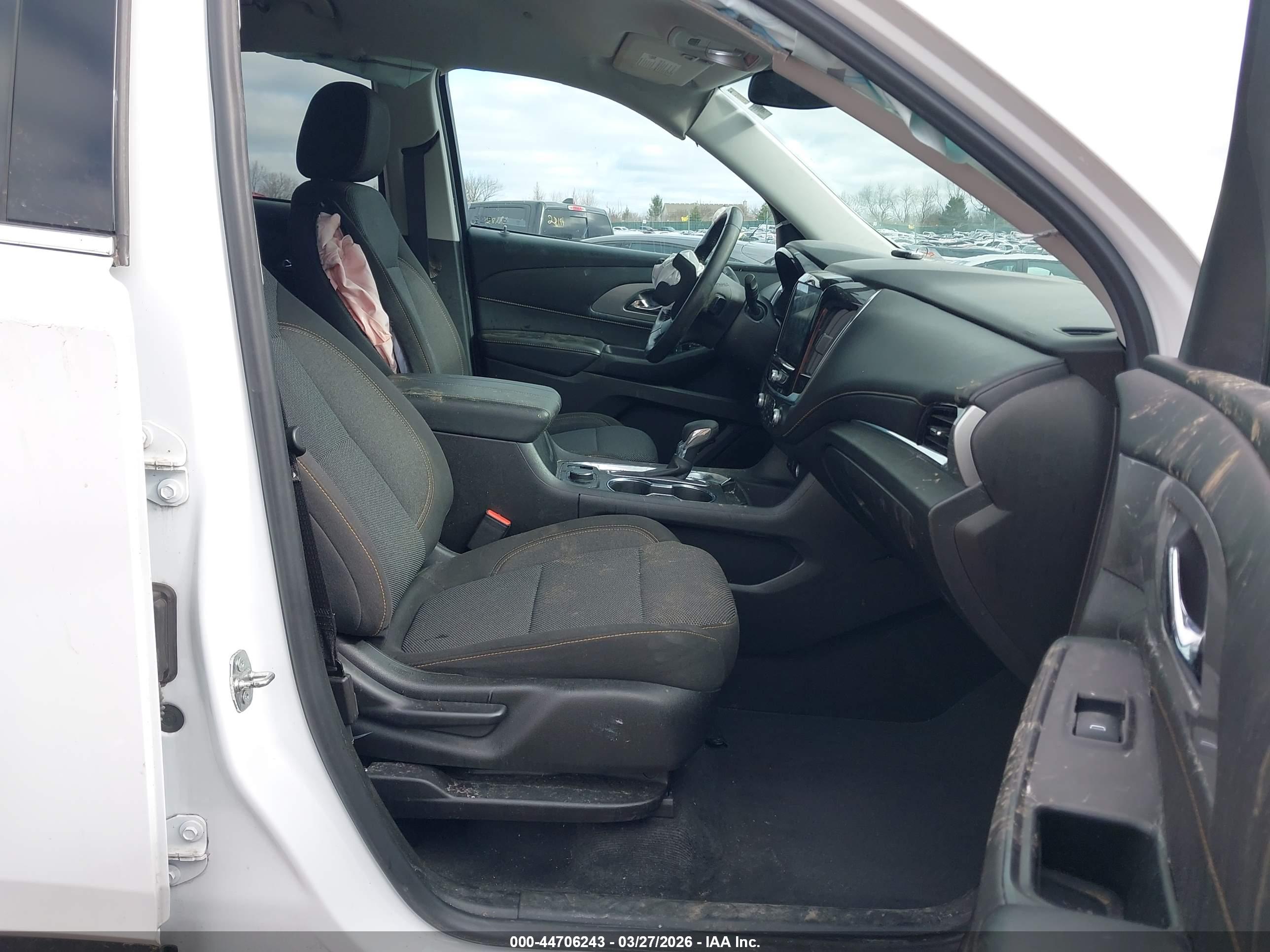 CHEVROLET TRAVERSE image 5