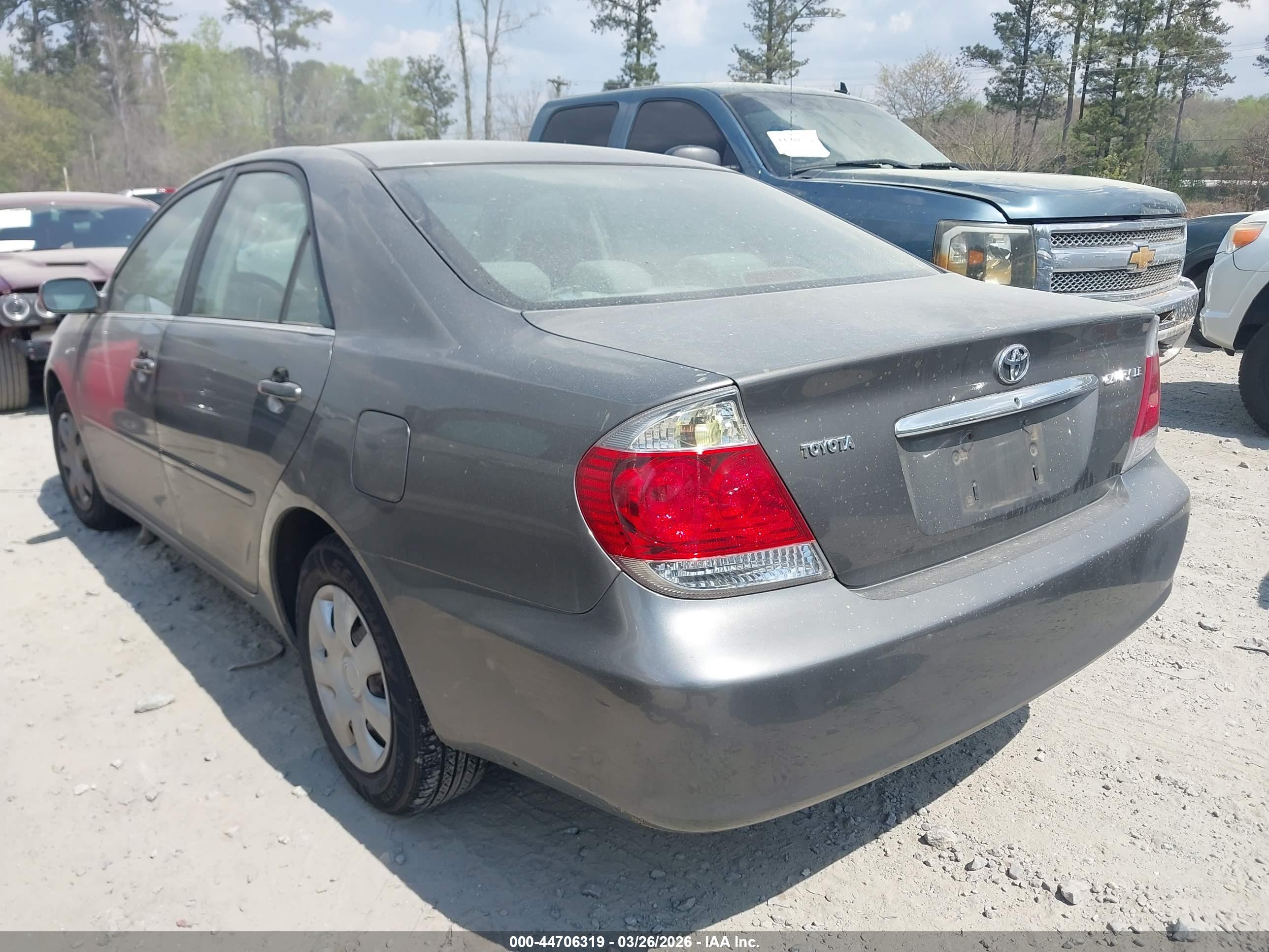 TOYOTA CAMRY image 3