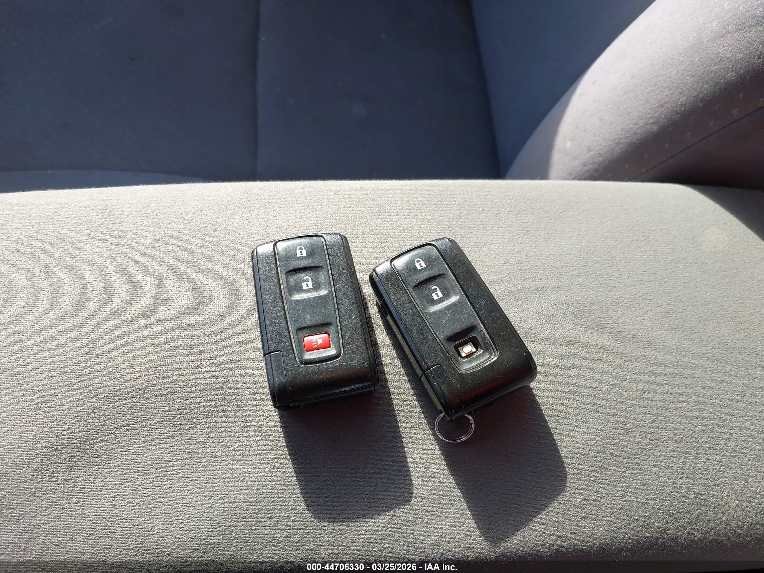 TOYOTA PRIUS image 11