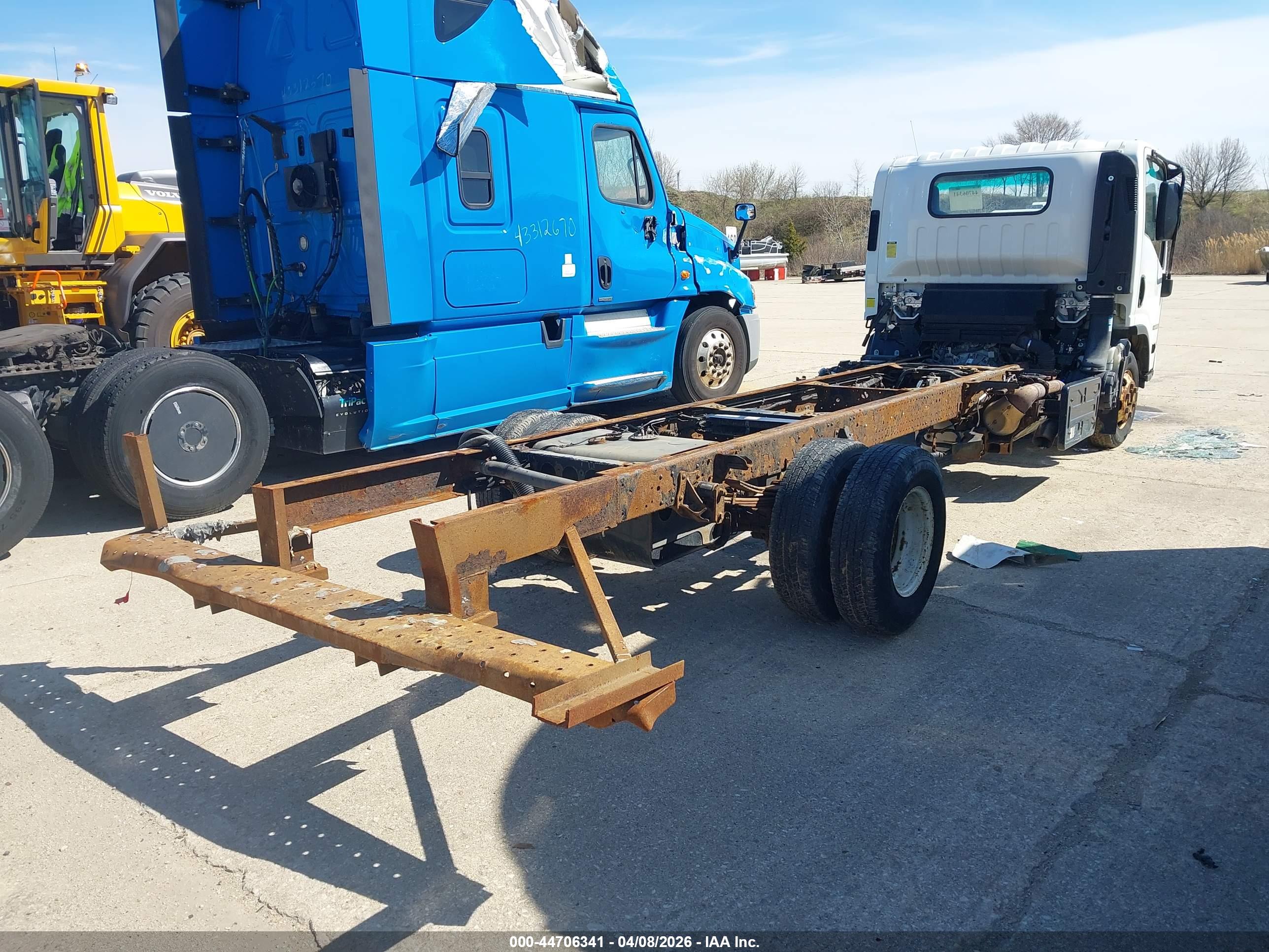 ISUZU NPR image 4