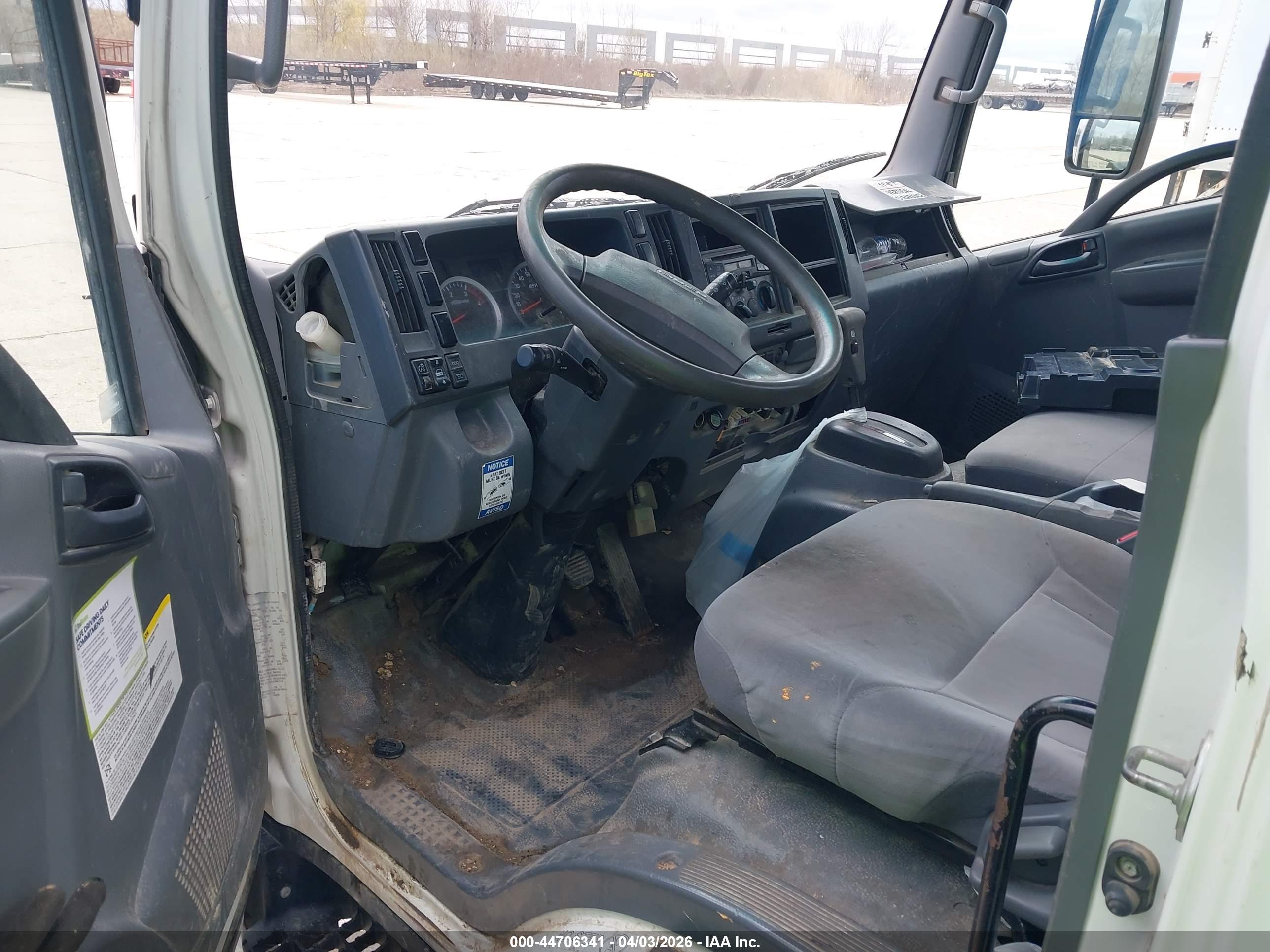 ISUZU NPR image 8