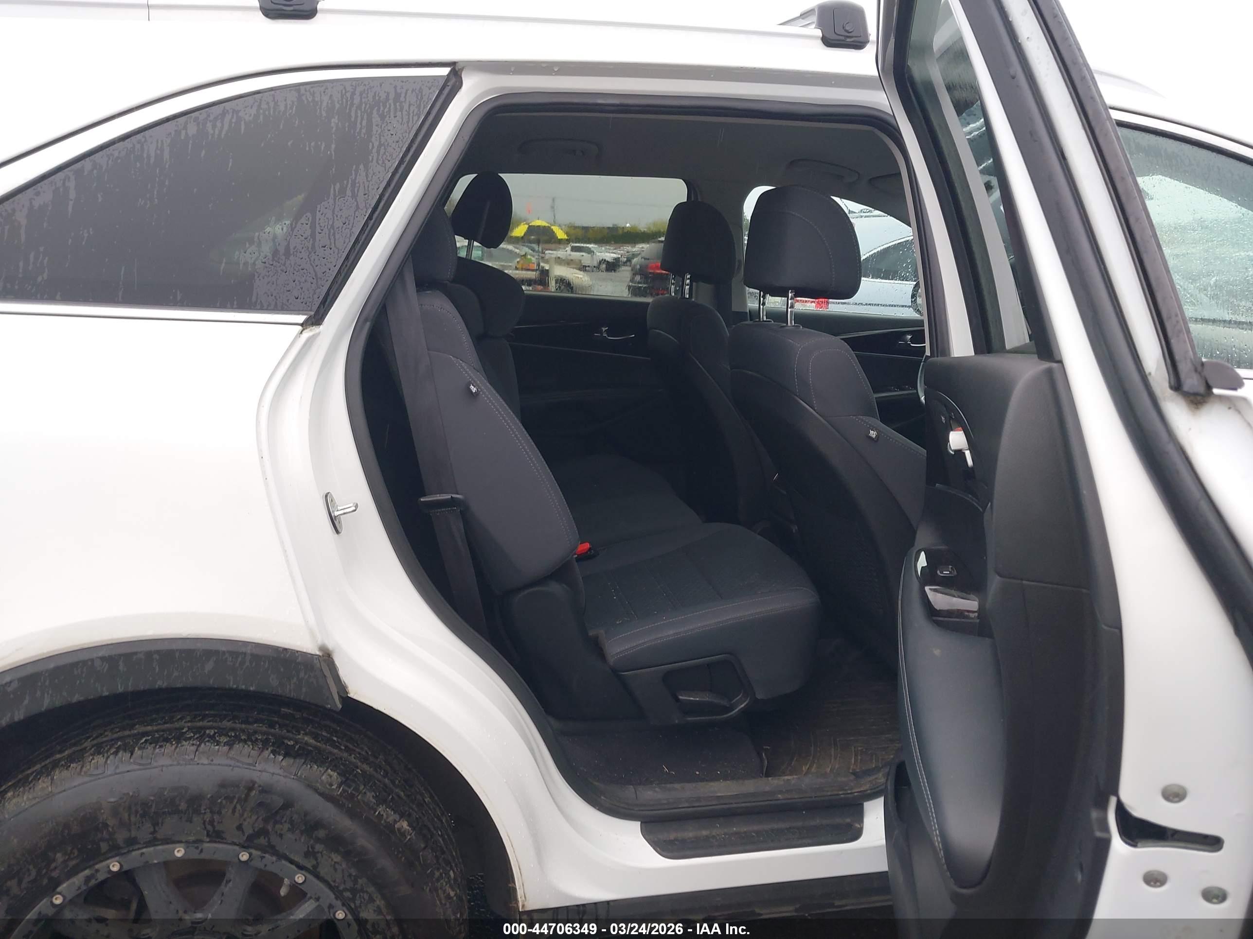 KIA SORENTO image 8