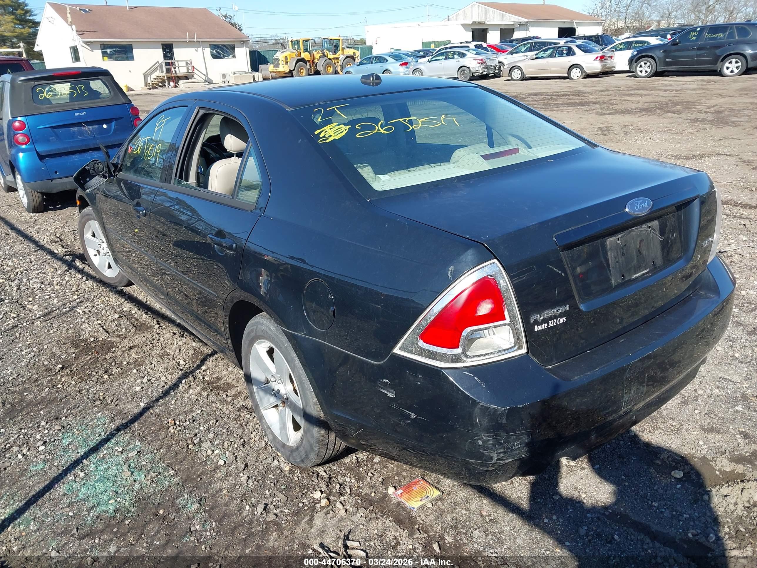FORD FUSION image 3
