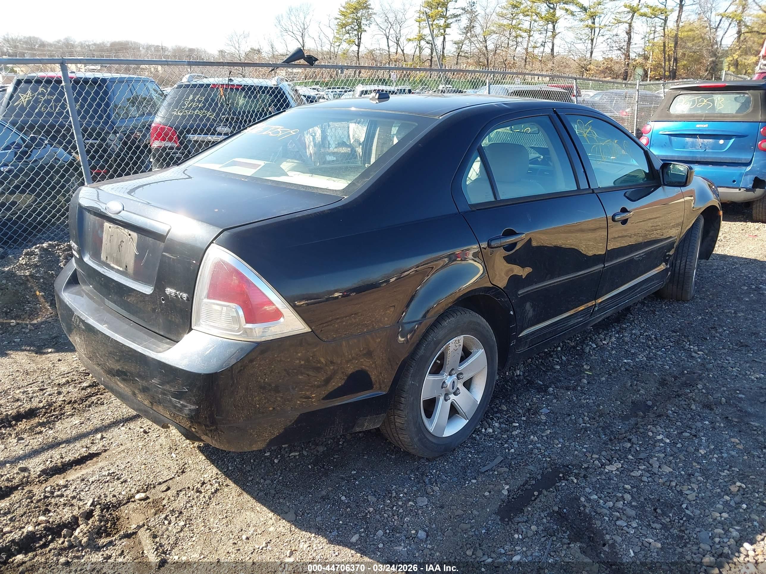 FORD FUSION image 4