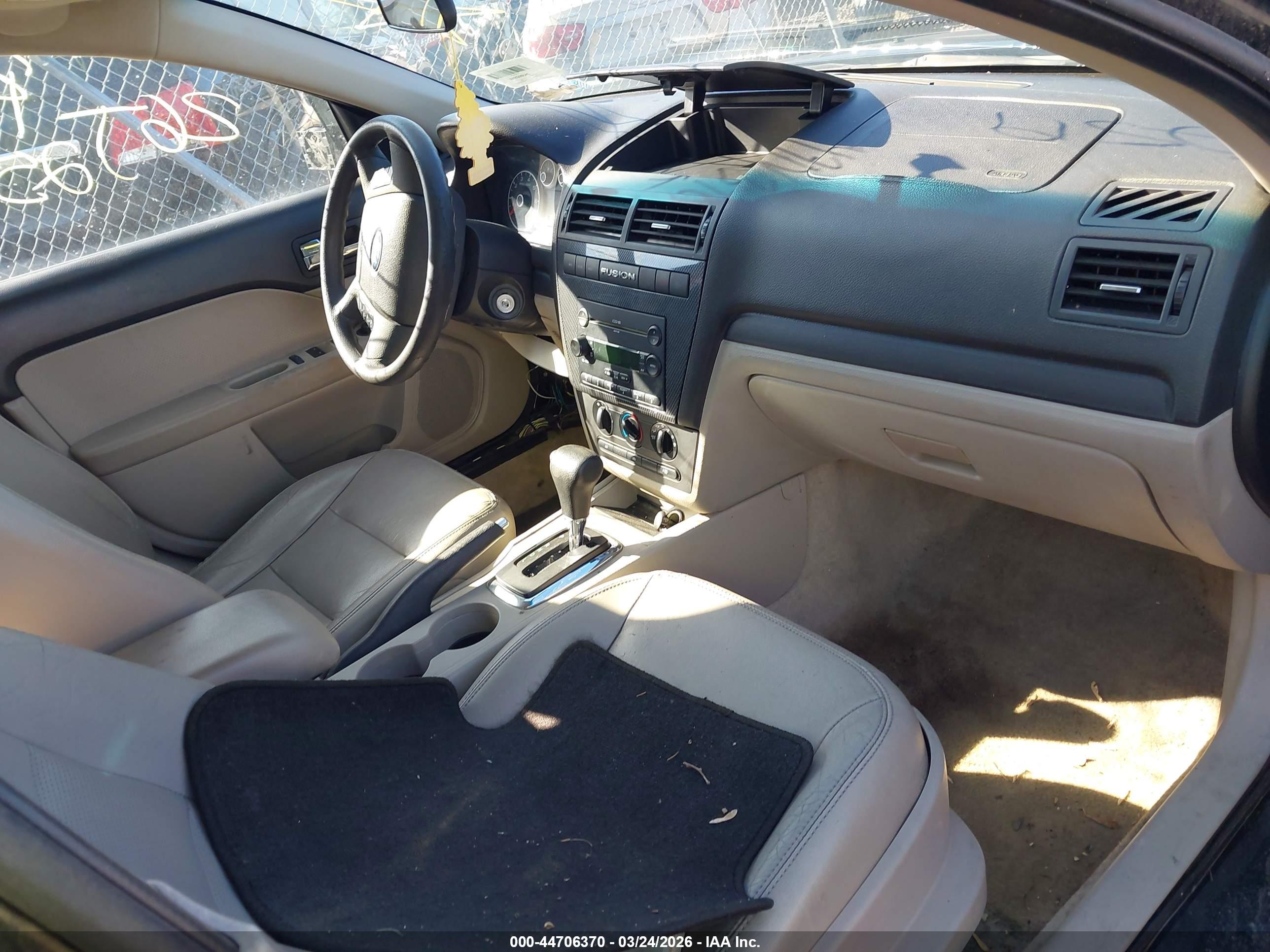 FORD FUSION image 5