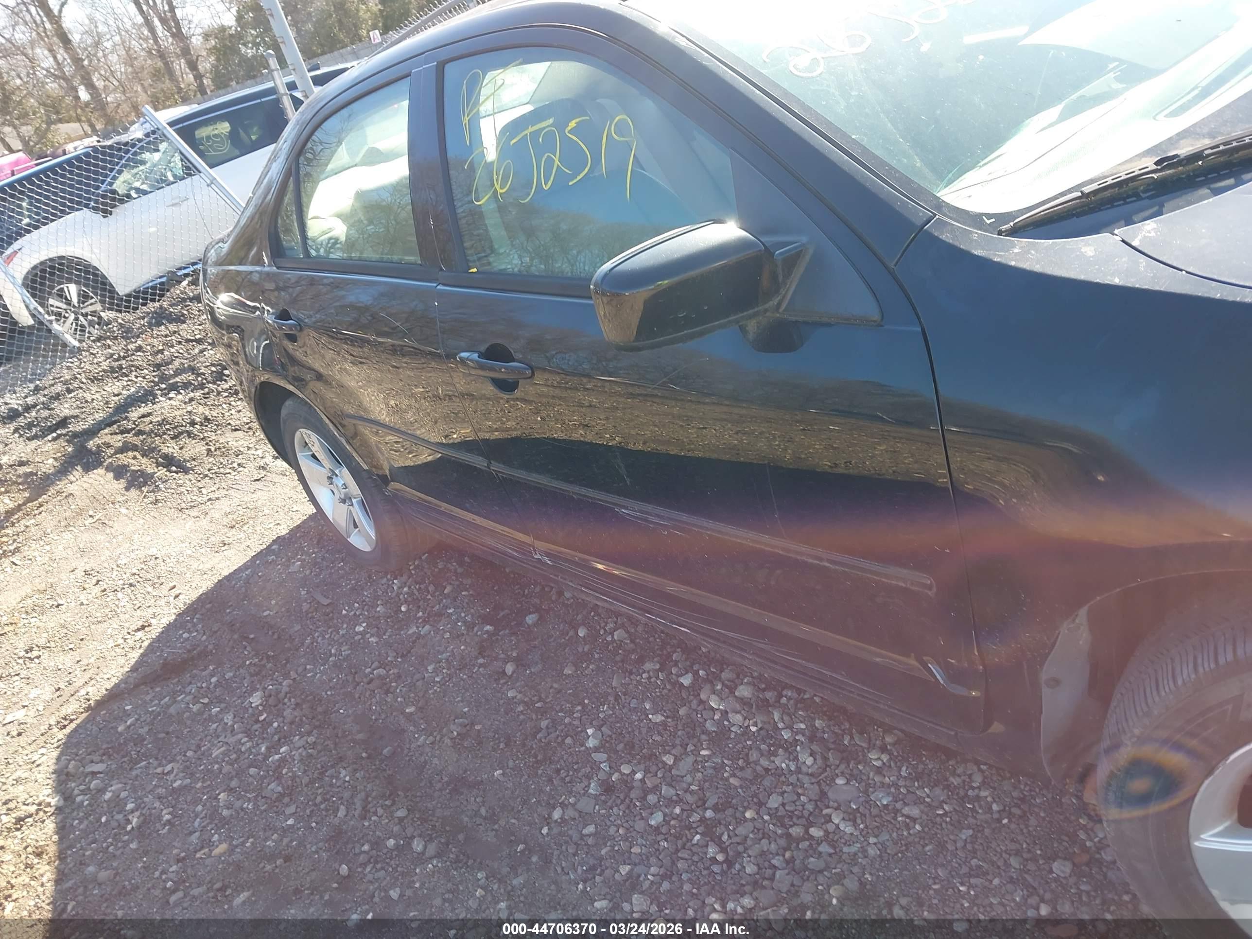 FORD FUSION image 6