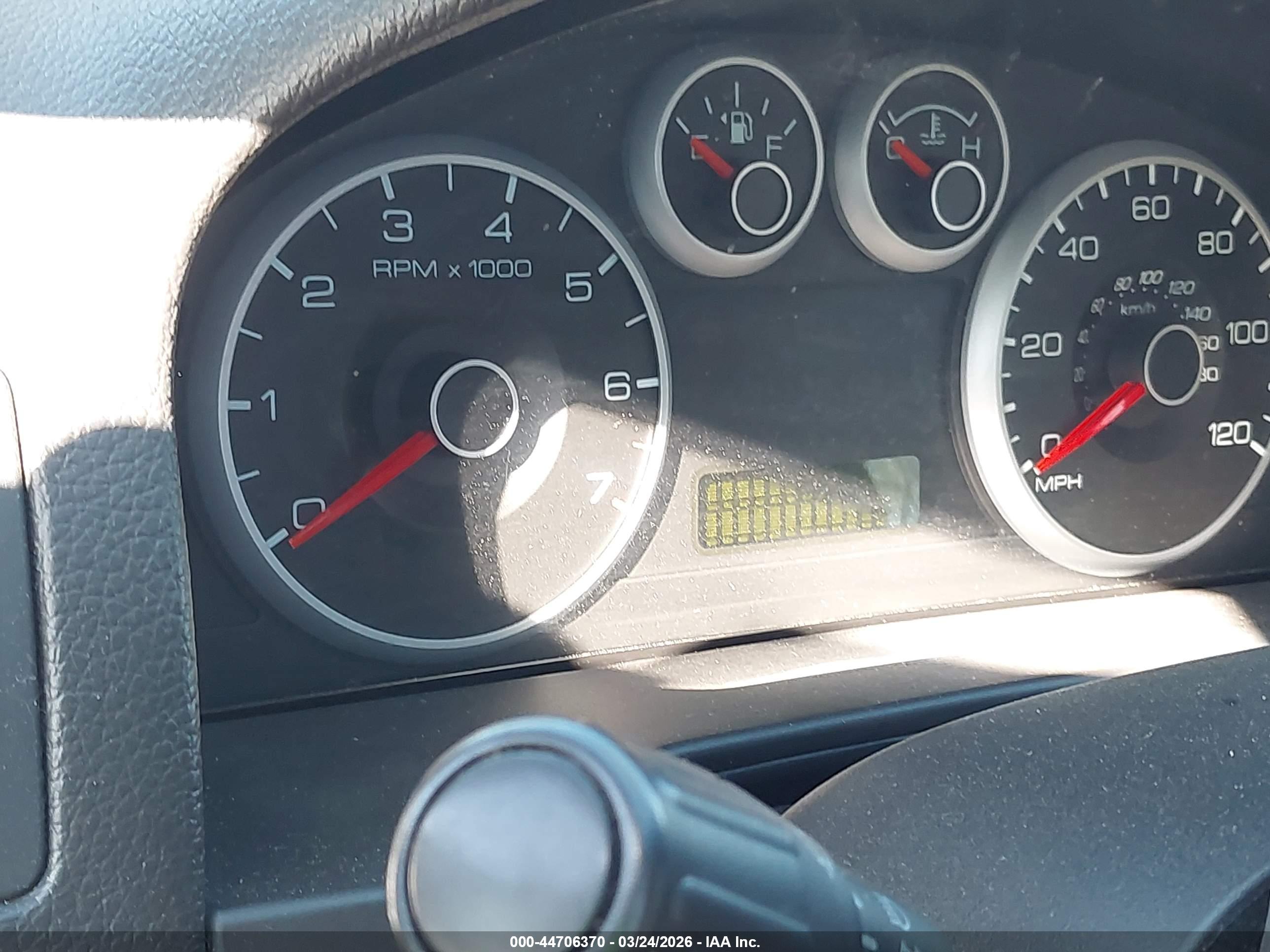 FORD FUSION image 7