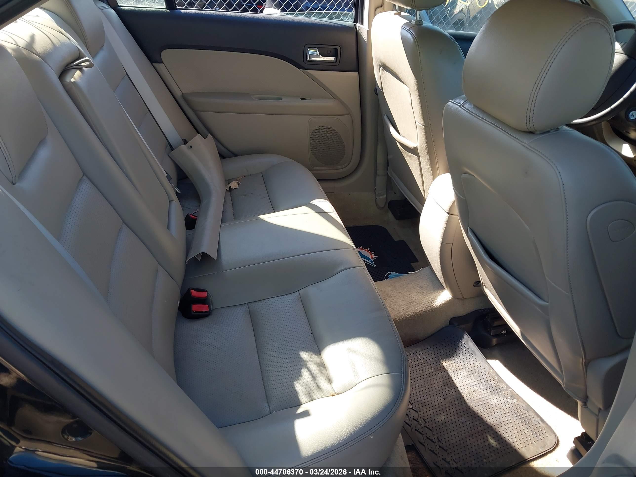 FORD FUSION image 8