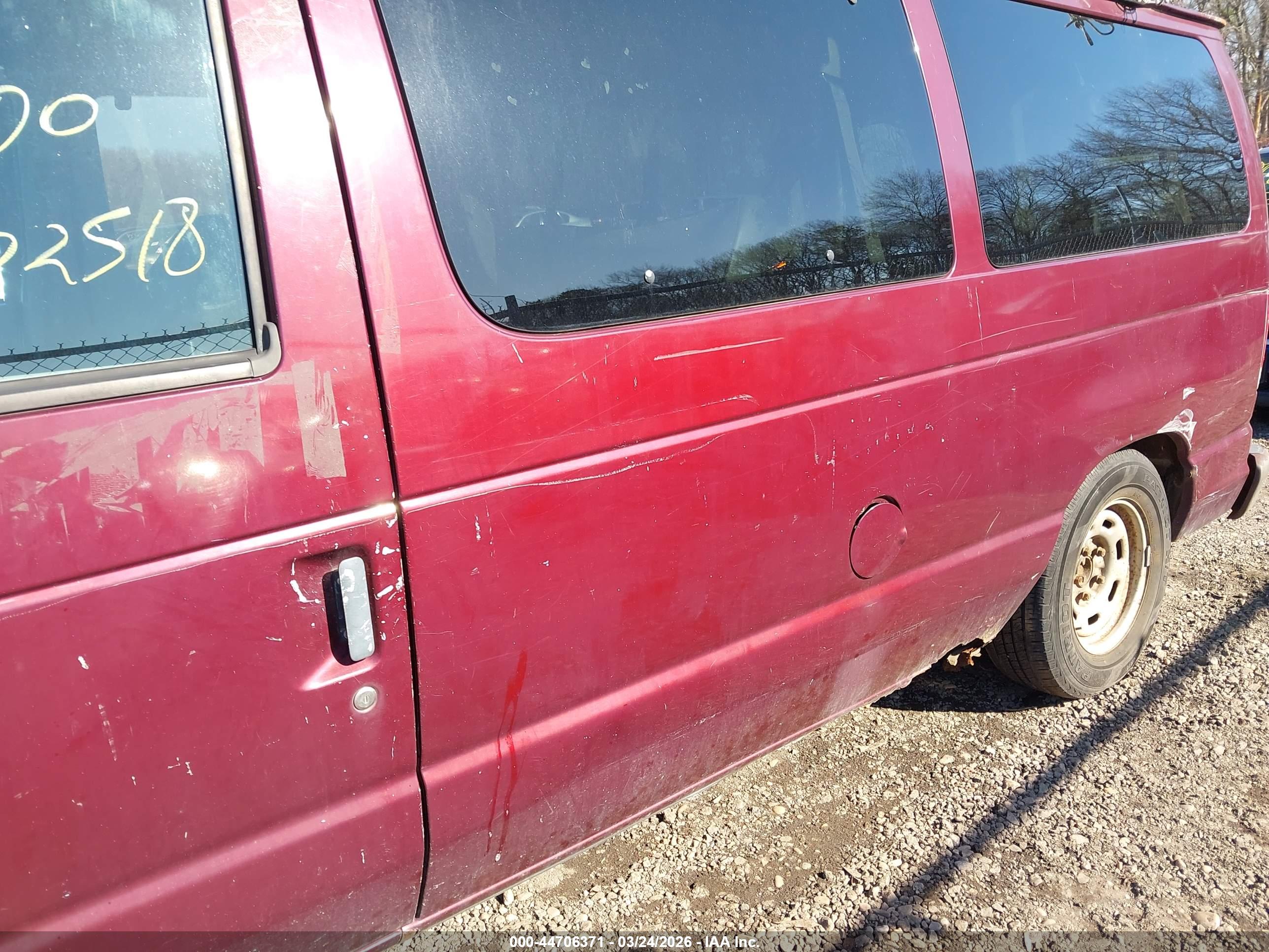 FORD E-150 image 6