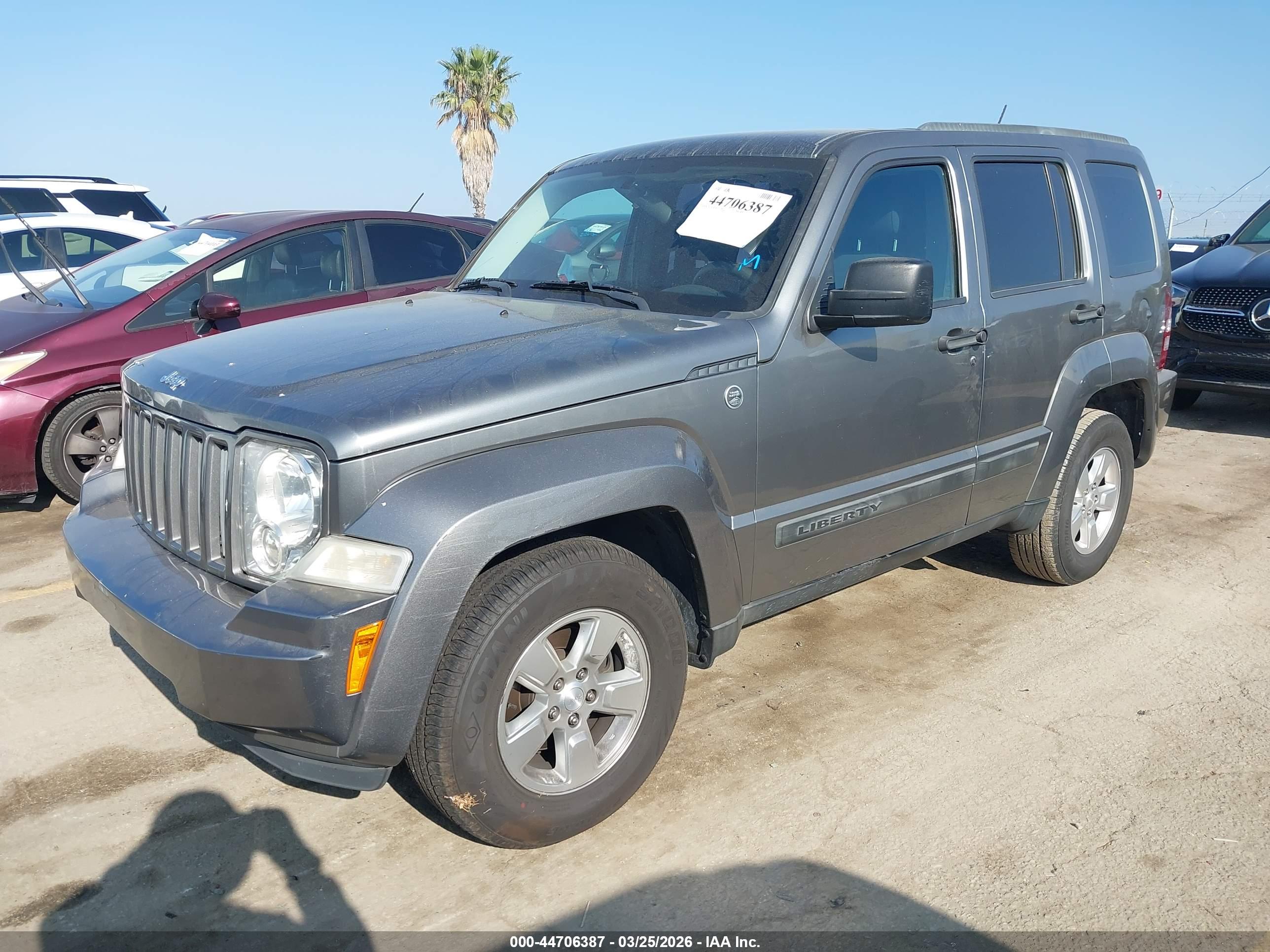 JEEP LIBERTY image 2