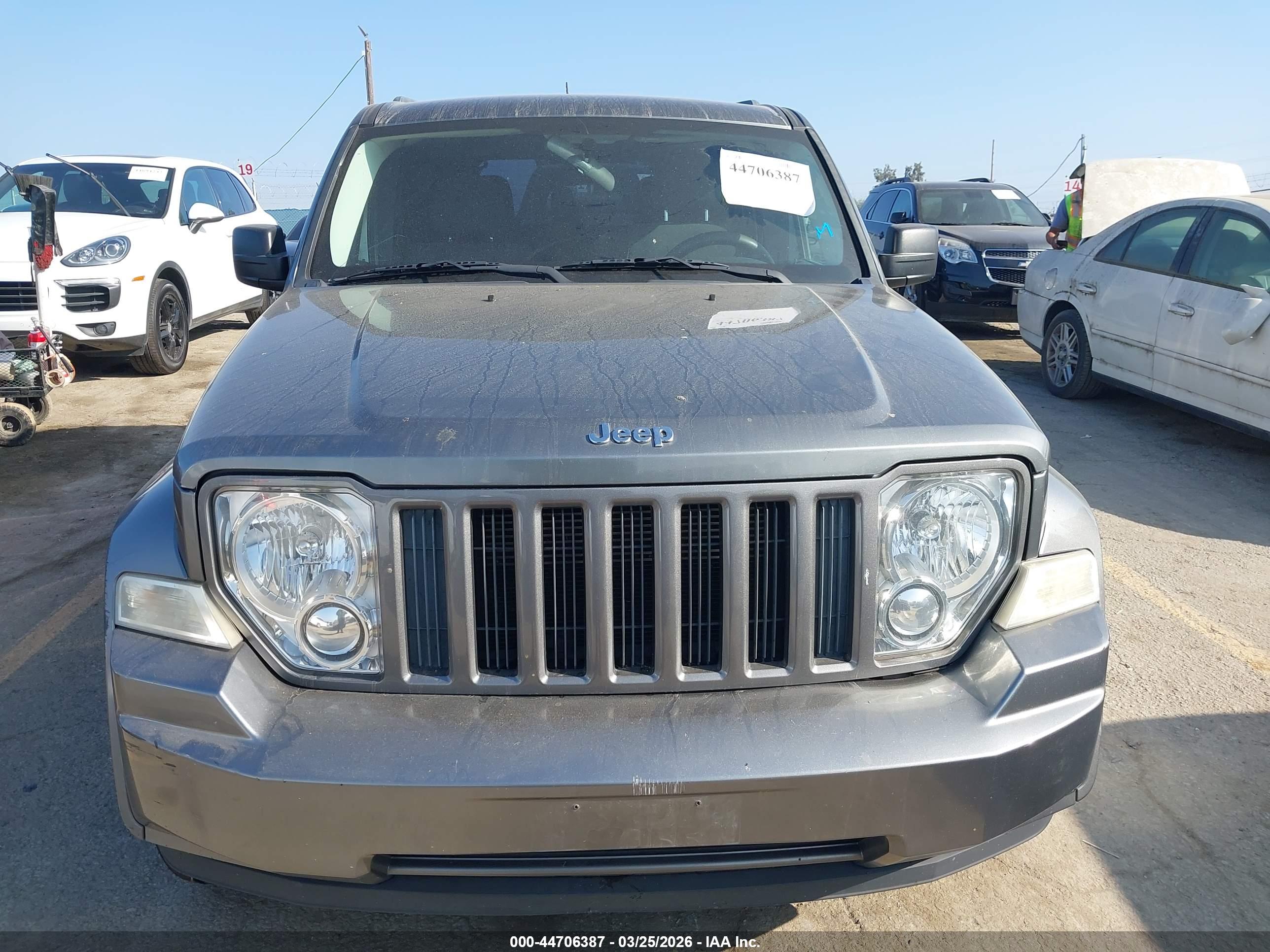 JEEP LIBERTY image 6