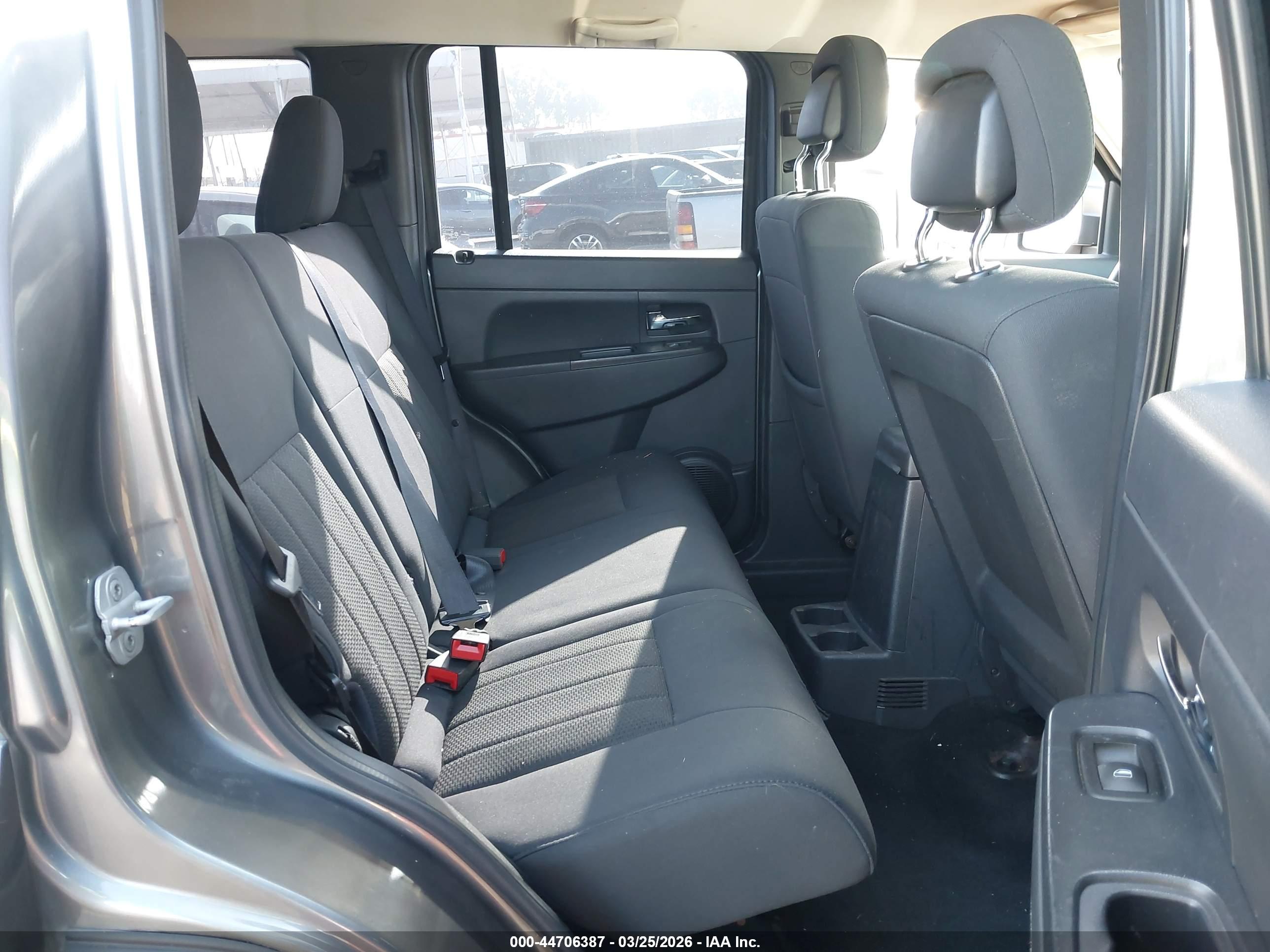 JEEP LIBERTY image 8