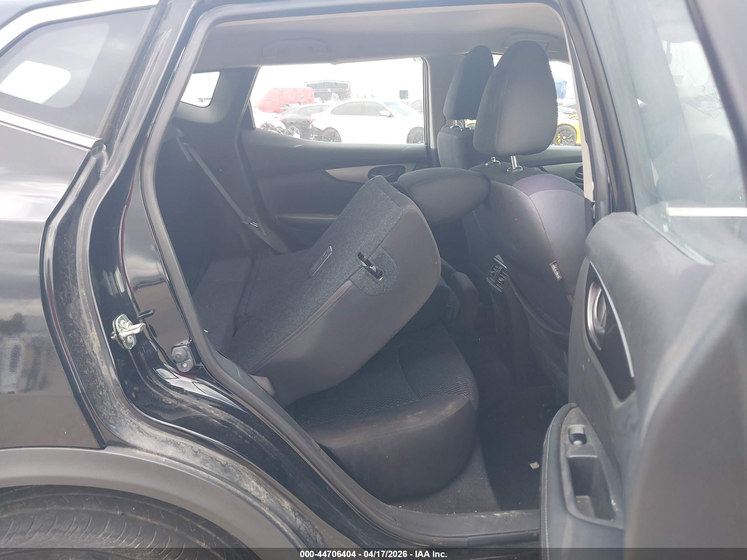 NISSAN ROGUE image 8