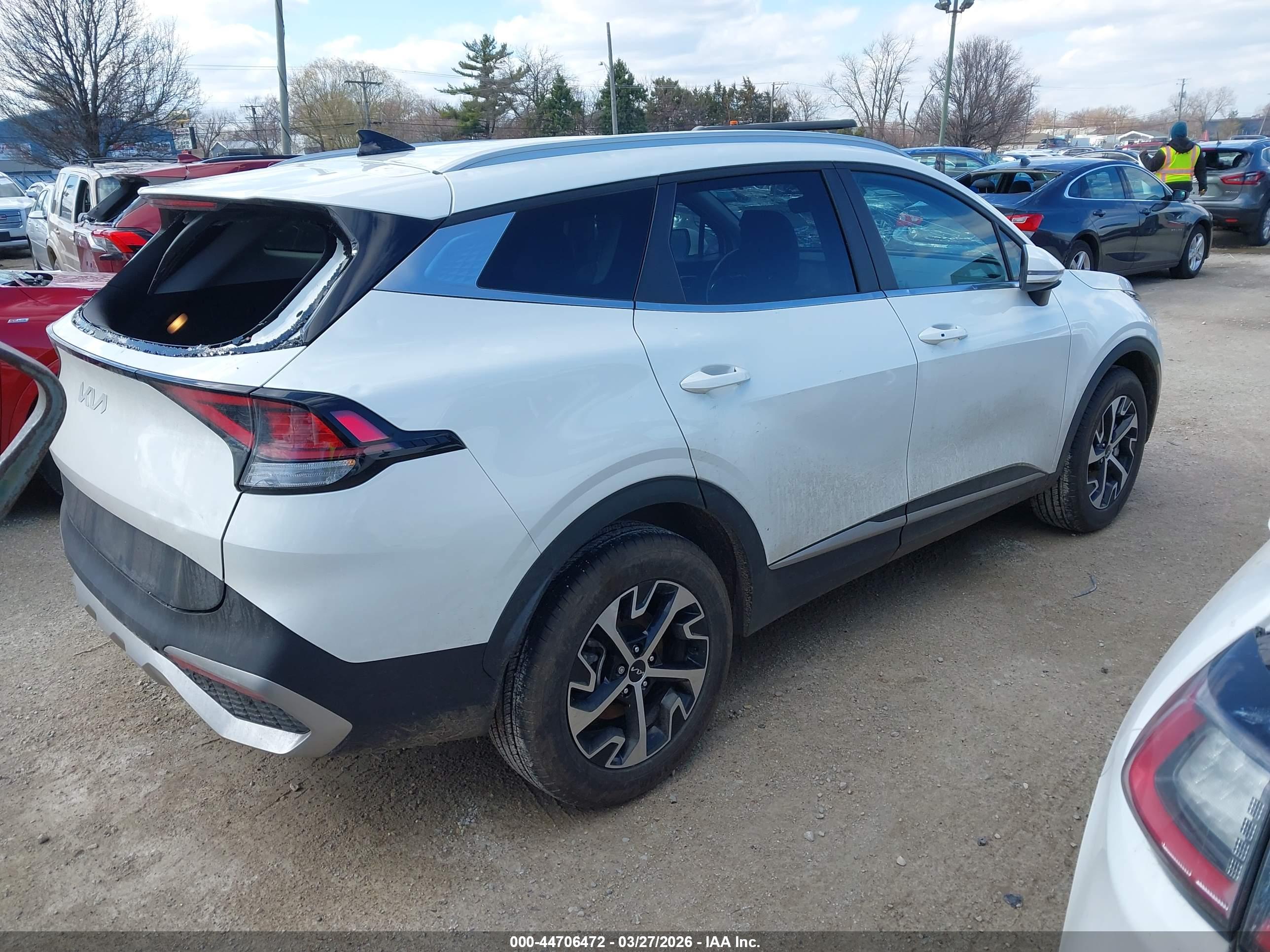 KIA SPORTAGE image 4