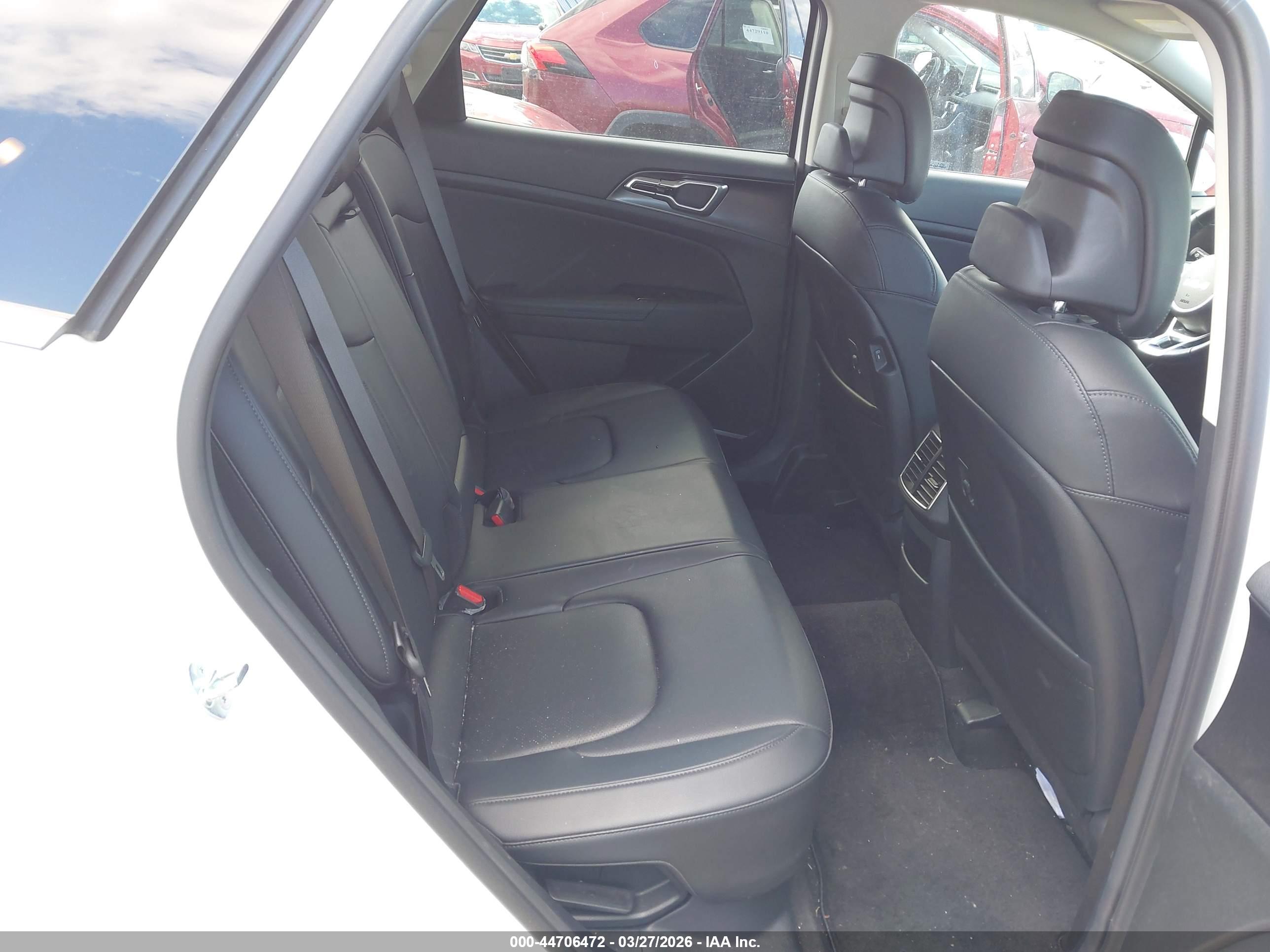 KIA SPORTAGE image 8