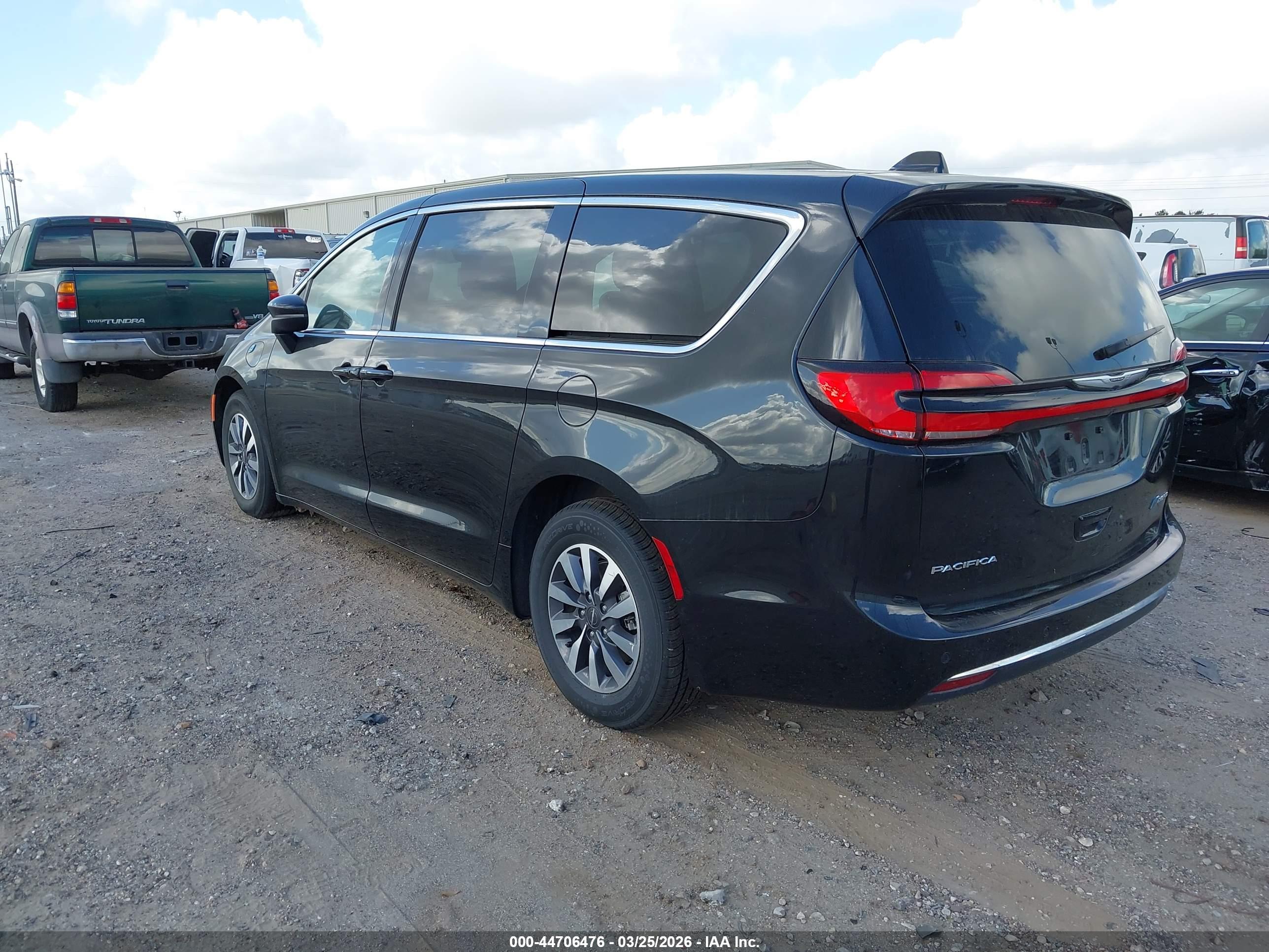 CHRYSLER PACIFICA image 3