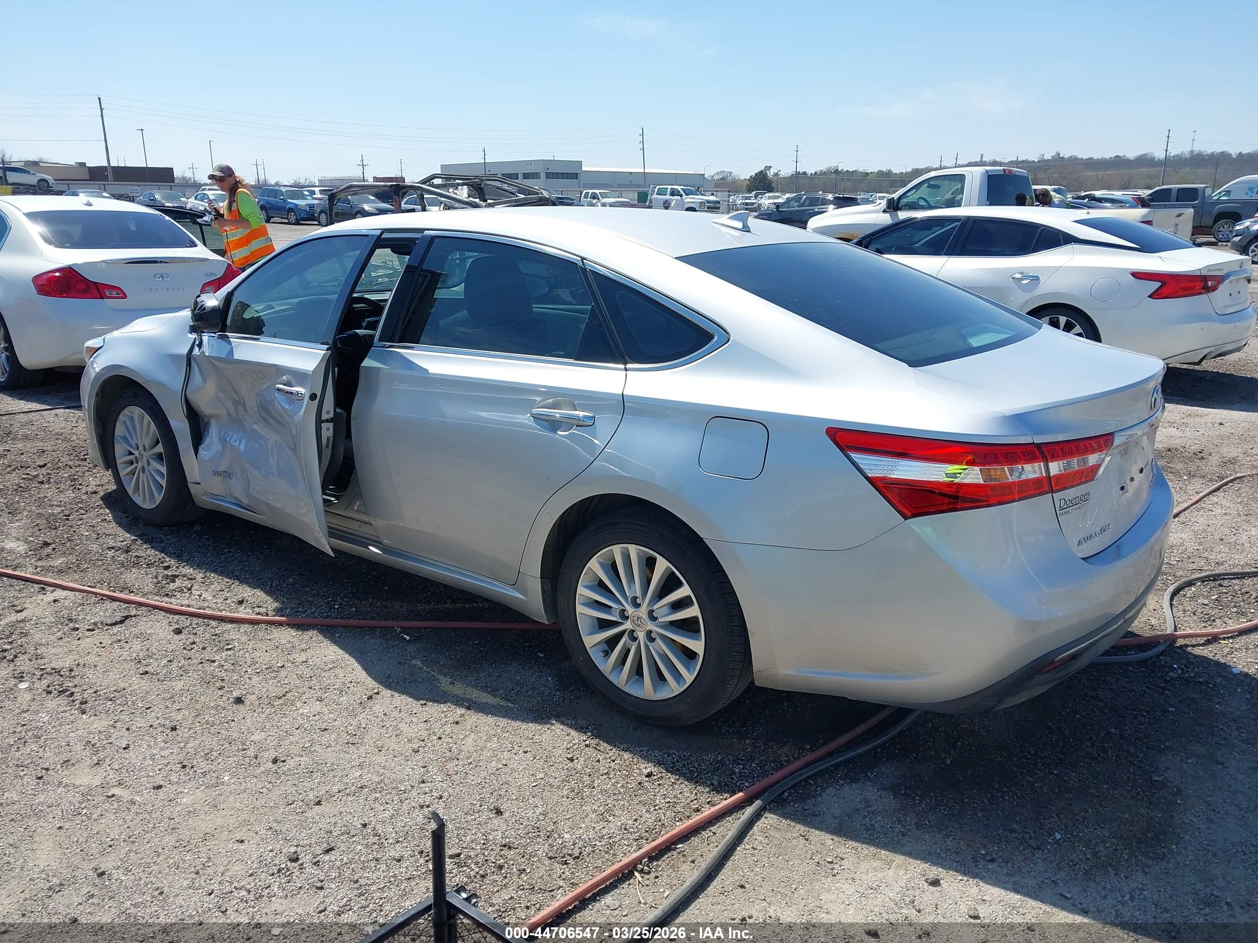 TOYOTA AVALON image 3