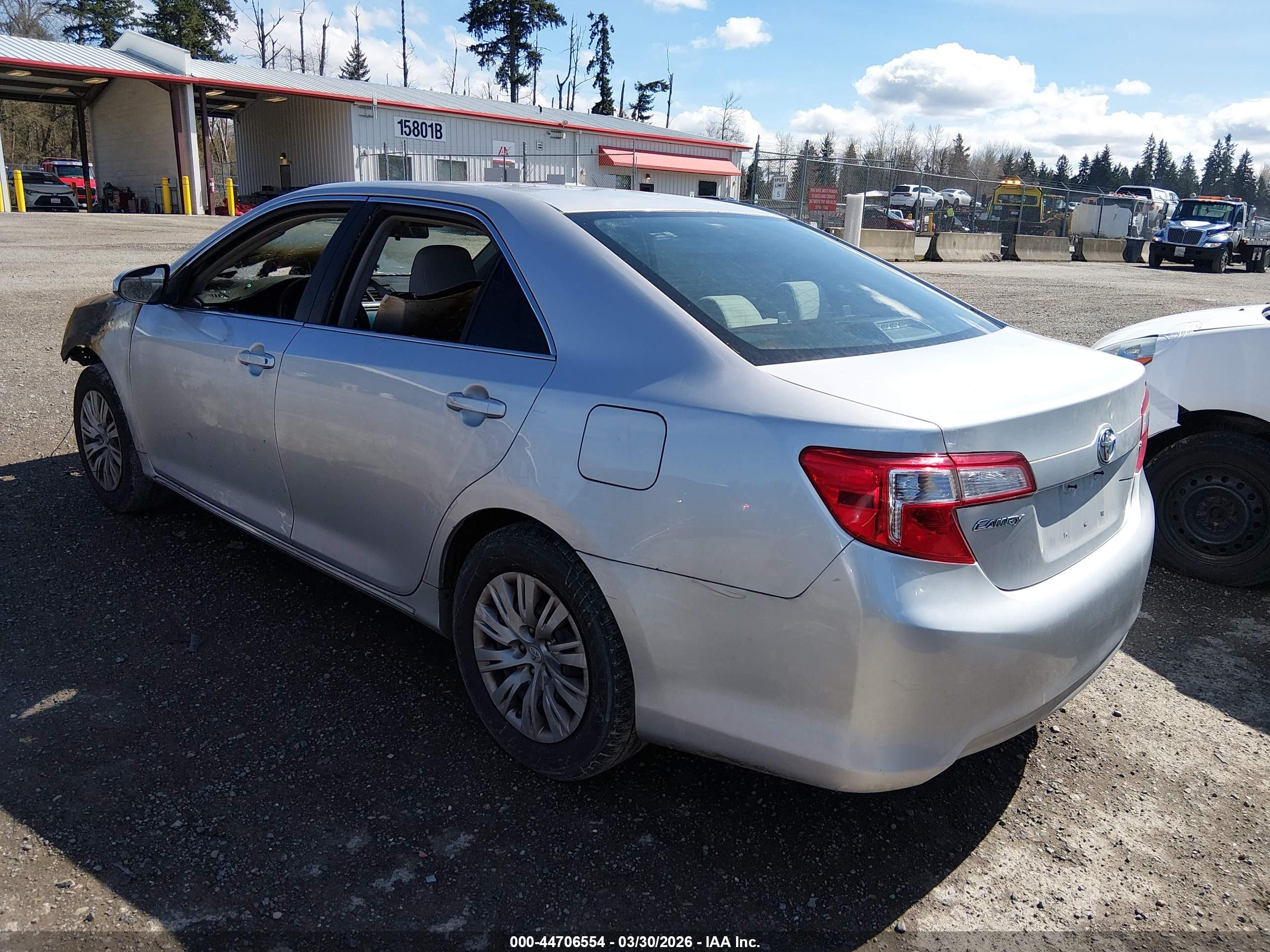 TOYOTA CAMRY image 3