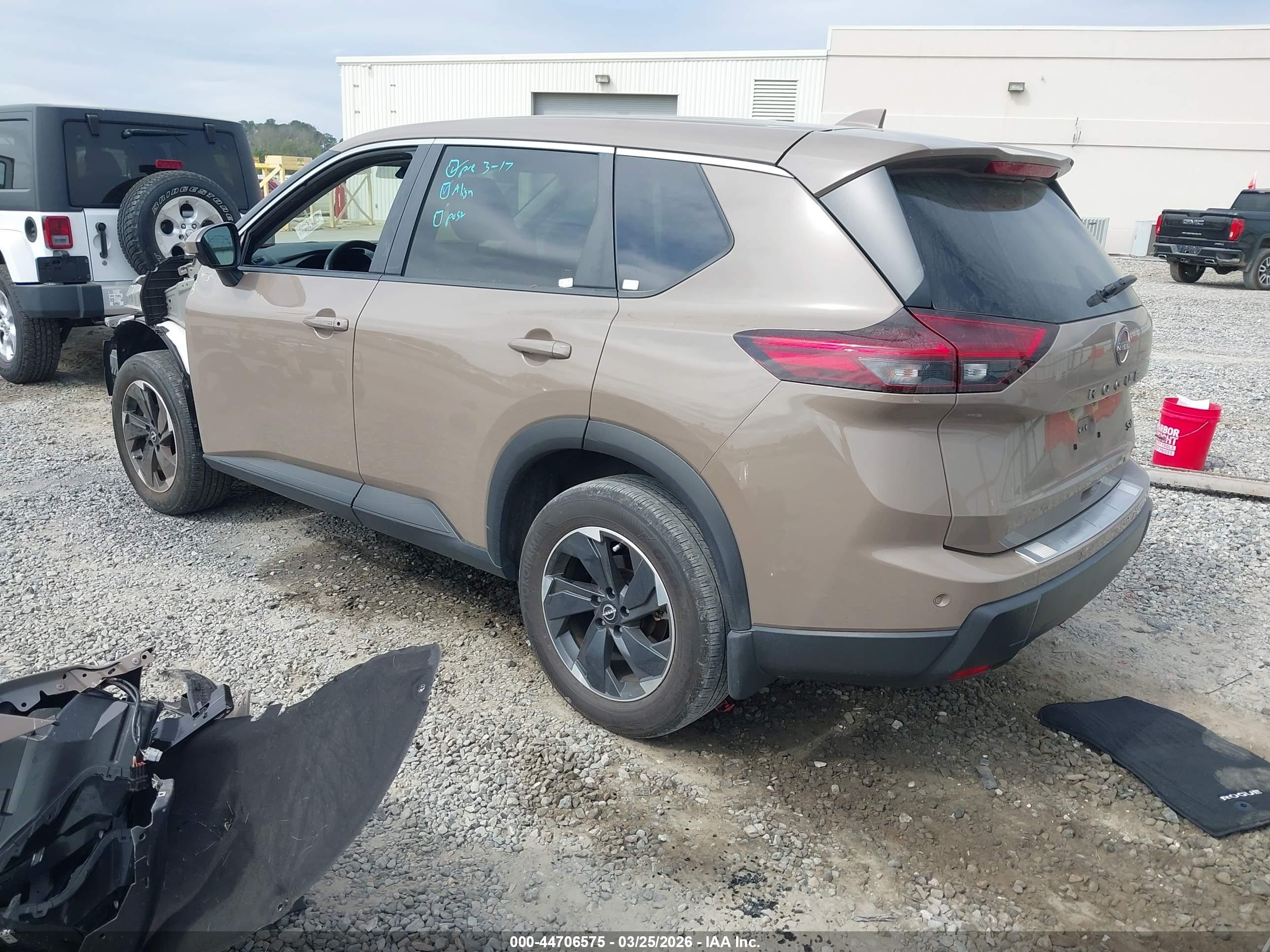 NISSAN ROGUE image 3