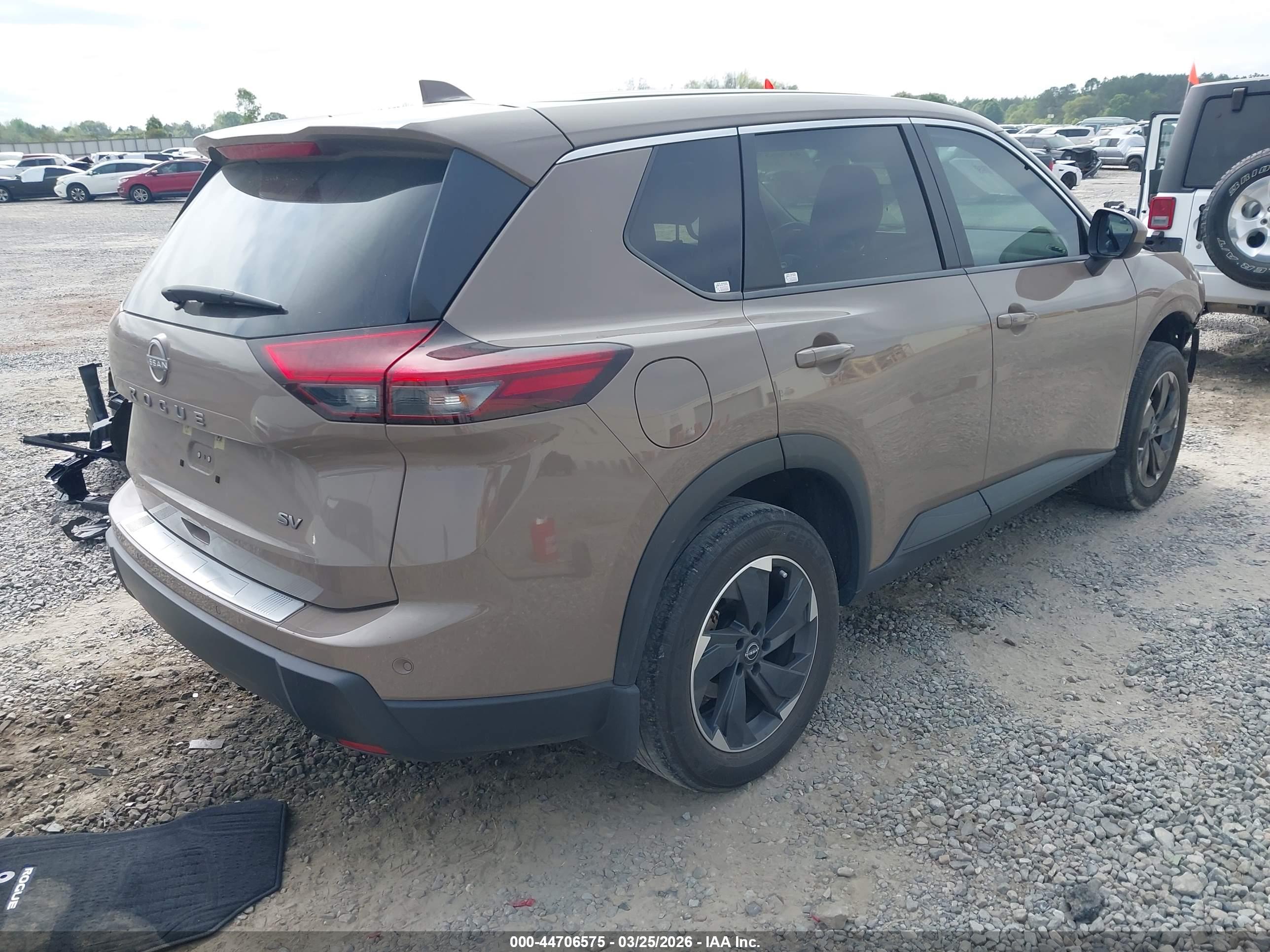 NISSAN ROGUE image 4