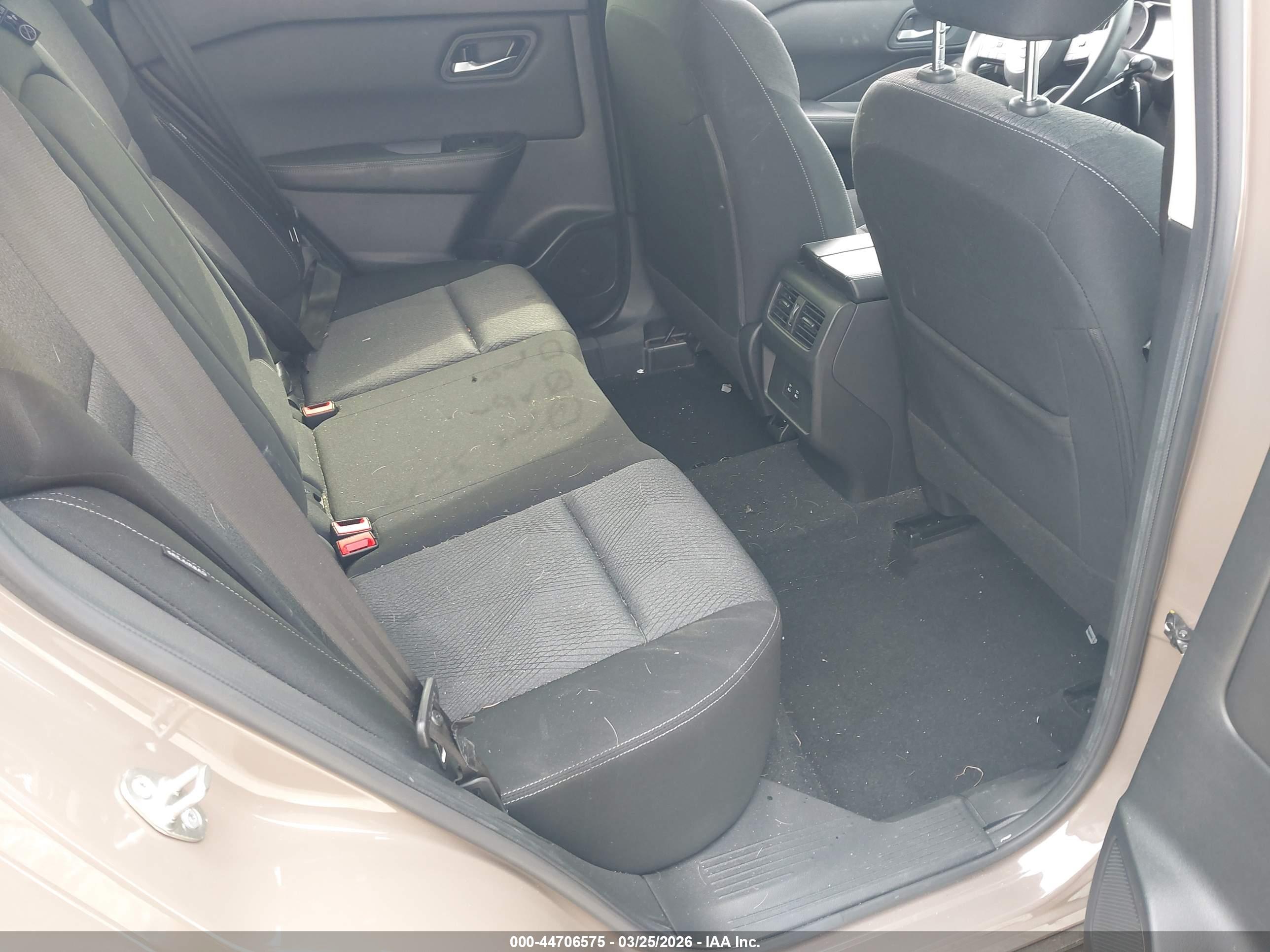 NISSAN ROGUE image 8