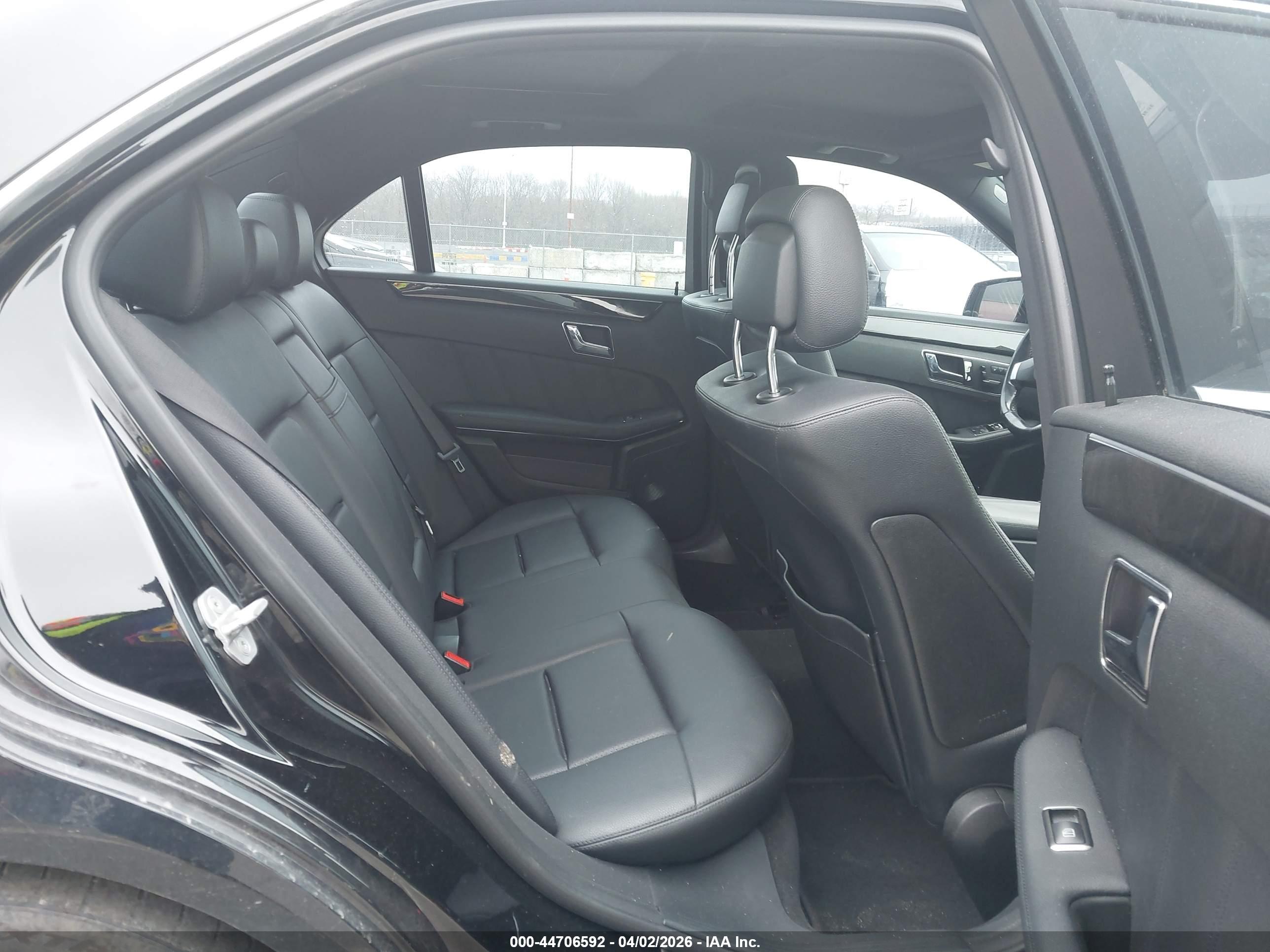 MERCEDES-BENZ E image 8